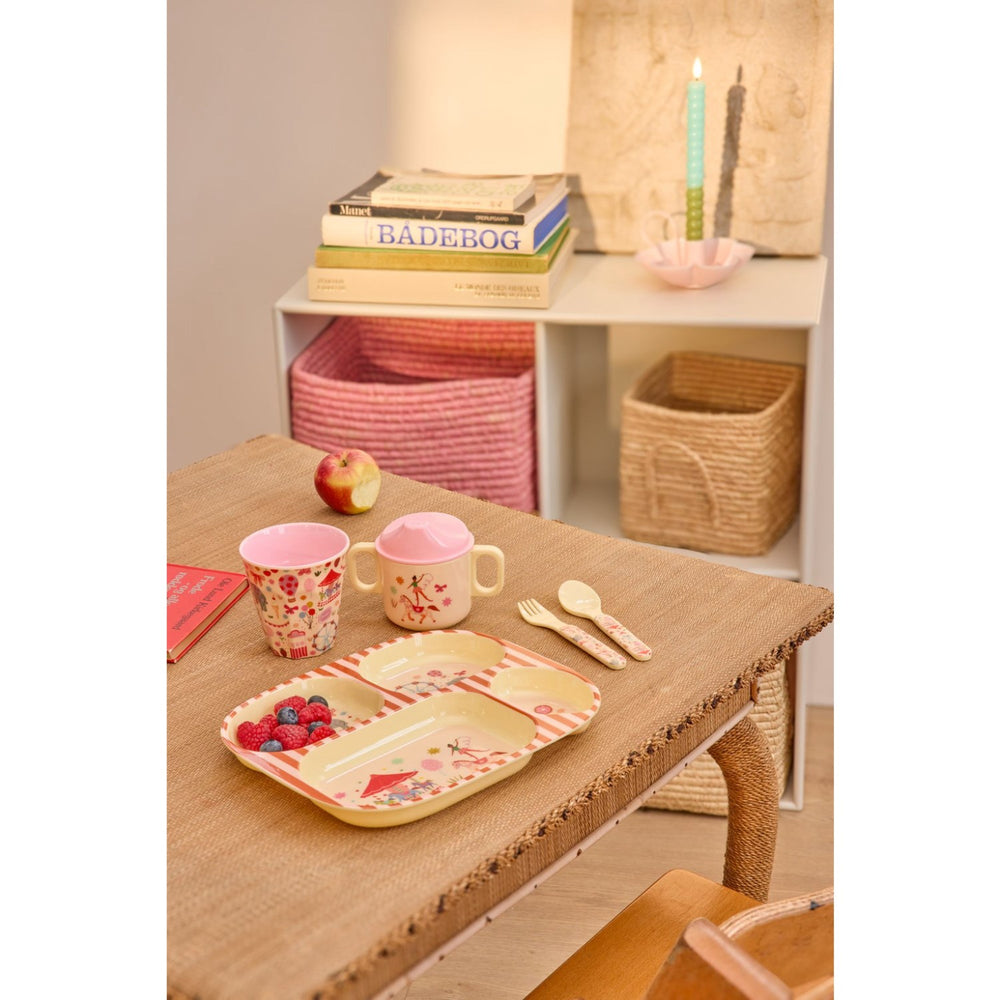 Køb Rice Fun Fair Print Pink Melamine Kids 4-Rum Tallerken