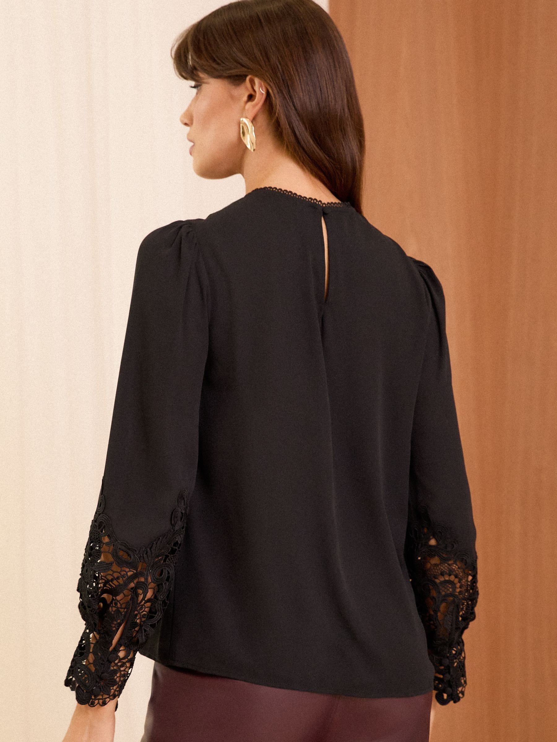 Zwart - Love & Roses blouse met lange mouwen en kanten manchetten