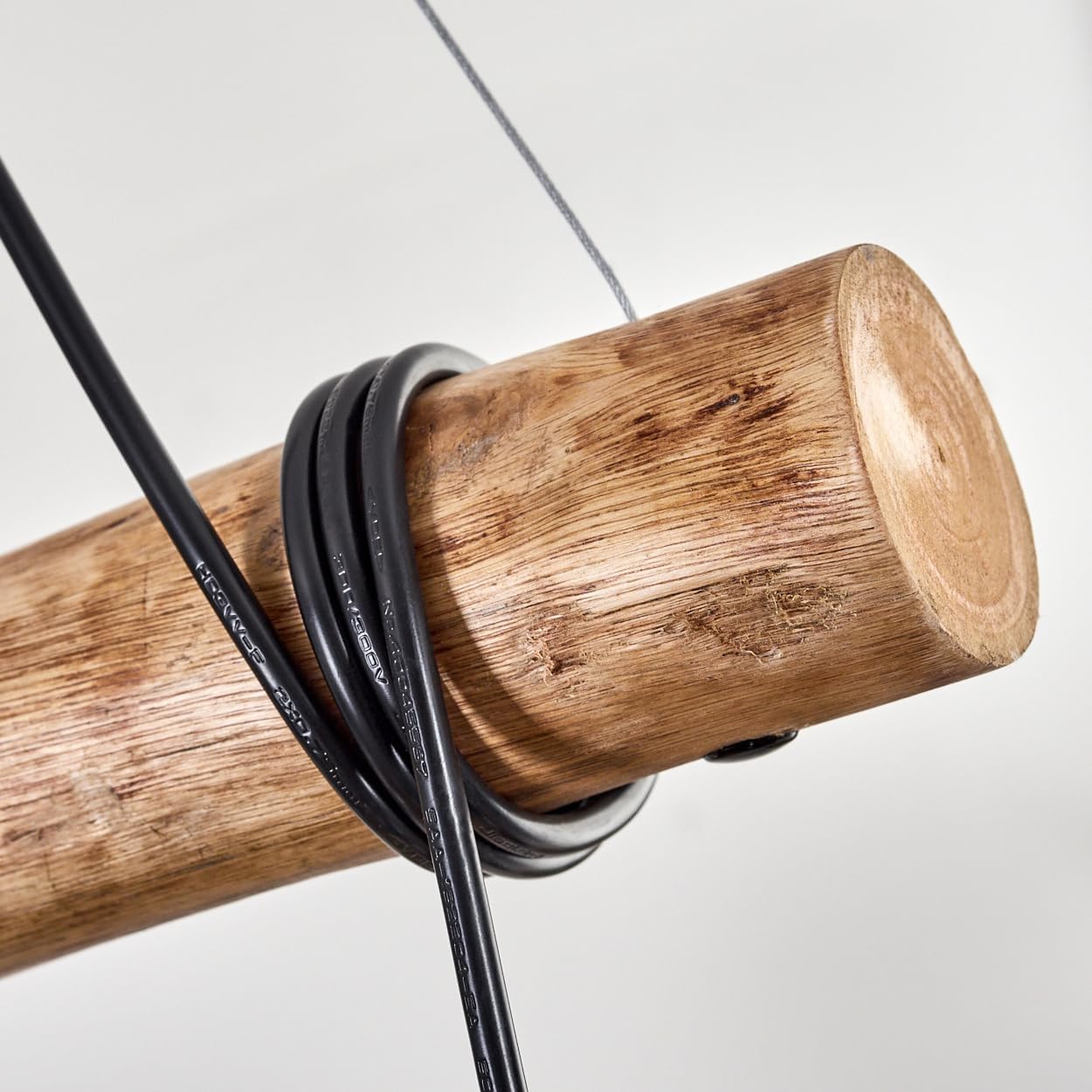 HOFSTEIN Pendelleuchte Koyoto, 5-flammige Hängelampe aus Metall/Holz/Glas in Schwarz/Natur/Bernstein, Vintage Hängeleuchte m. Glasschirmen und Holzbalken, max. 150cm, E27, Esszimmer, Wohnzimmer, Küche