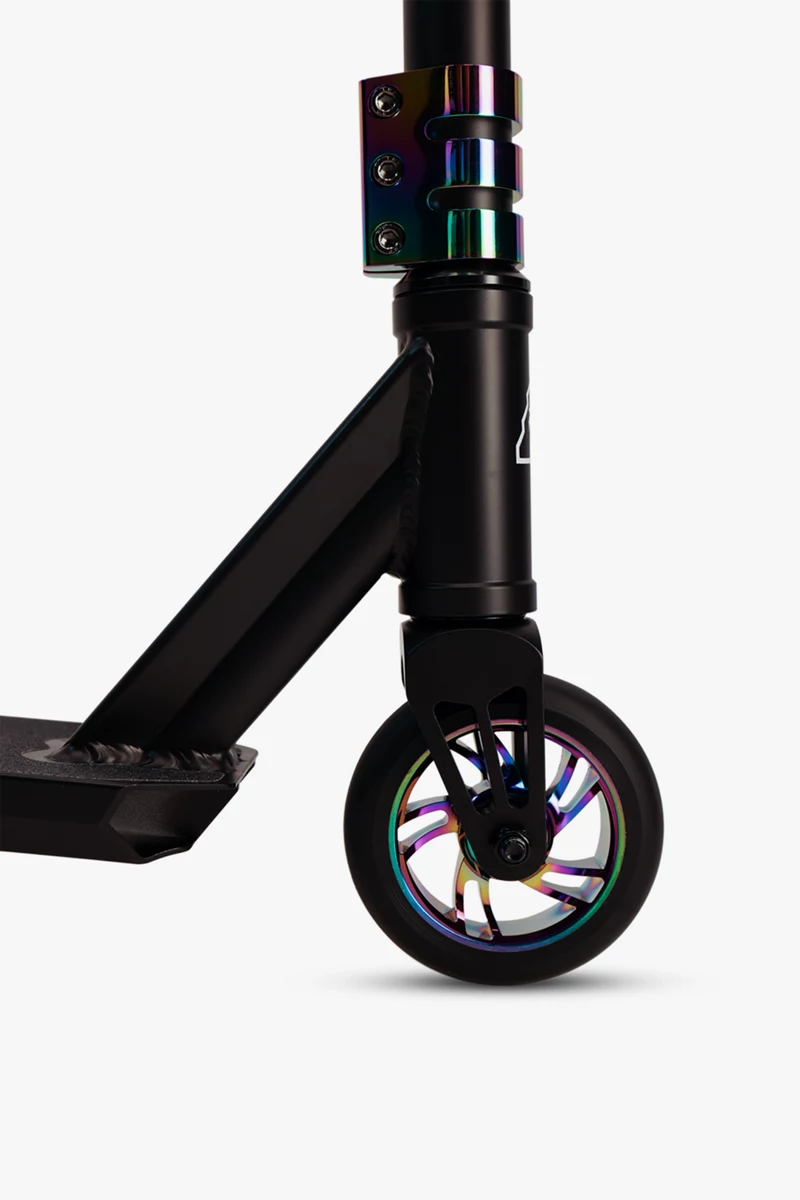 BEACH MOUNTAIN Stunt Neochrome 110 mm Scooter