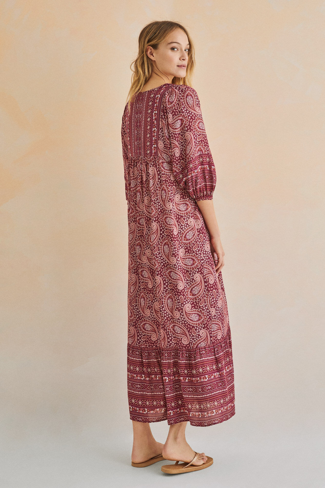 Vestido longo com estampa indiana - estampa