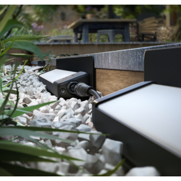 Philips Hue outdoor White en Color Amarant verstraler