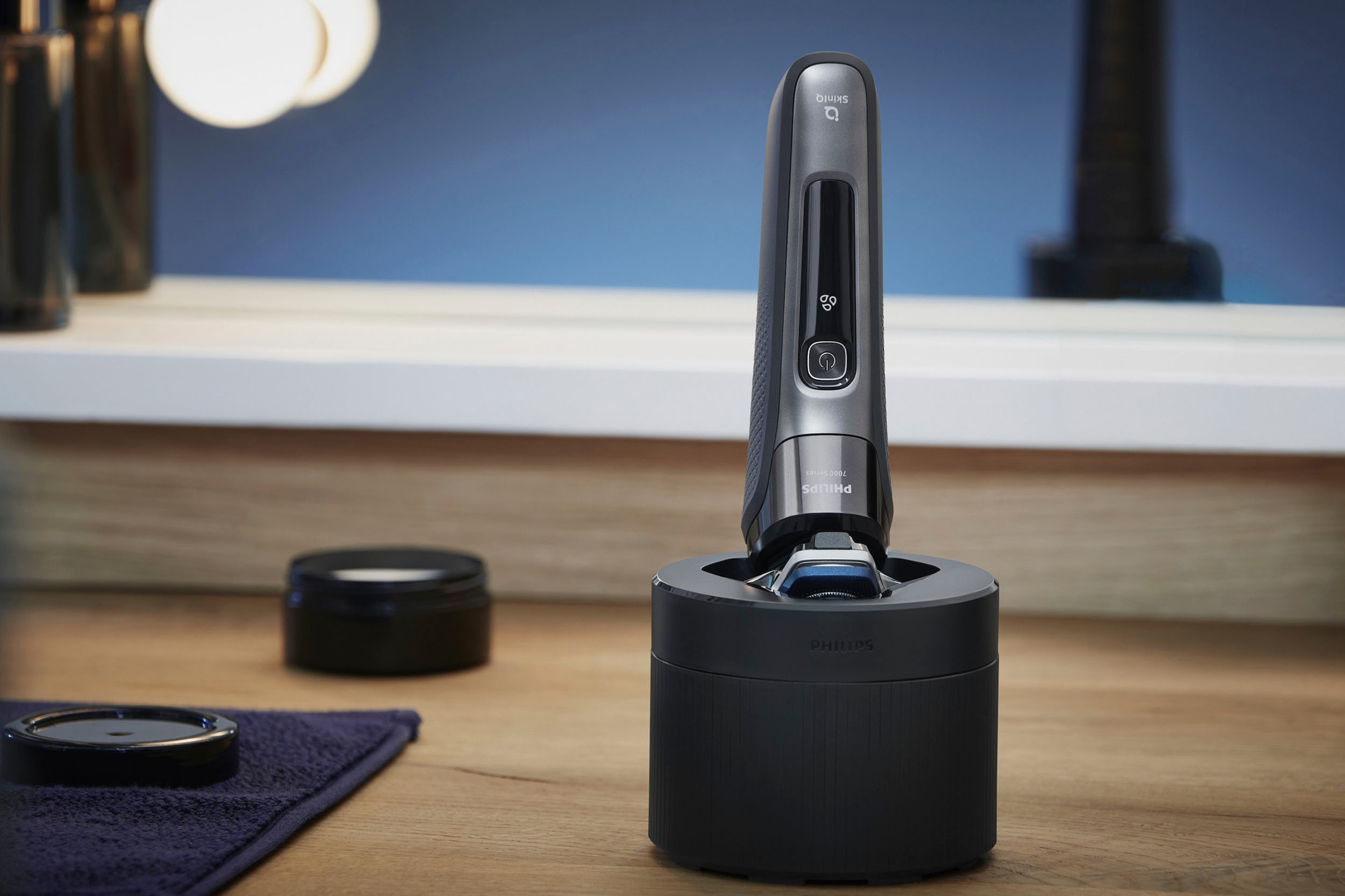 Philips Elektrorasierer »Shaver Series 7000 S7887/63« Reinigungsstation ausklappbarer Präzisionstrimmer 4 Reinigungskartuschen, Ladestand, Etui, mit SkinIQ Technologie