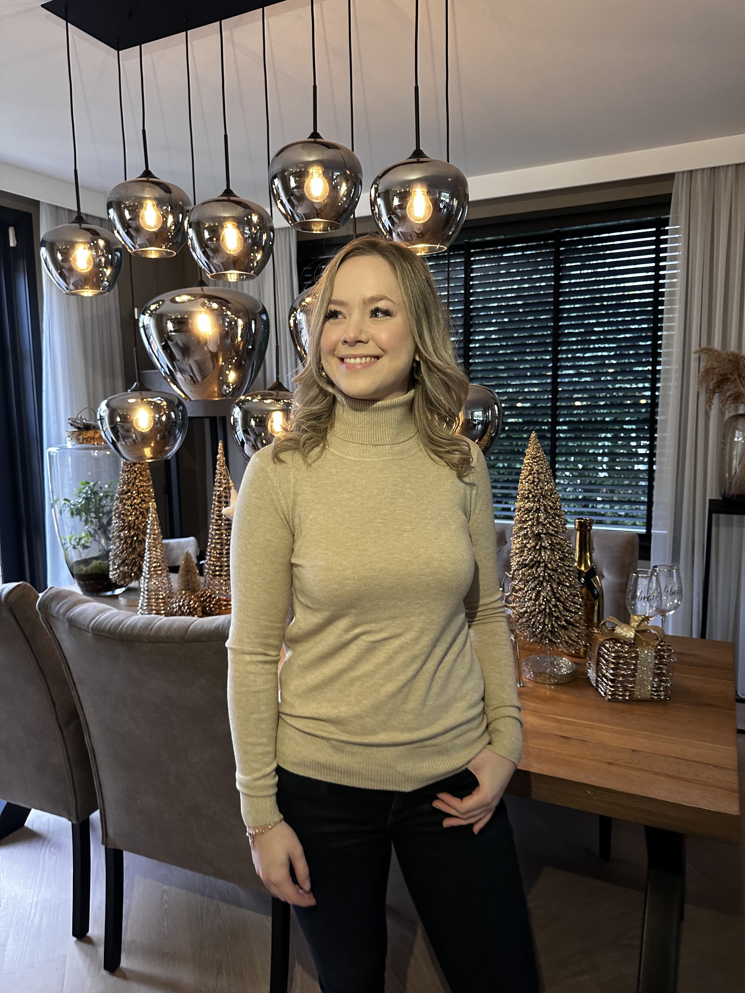 Nicole - Basis Trui Met Col - Zand