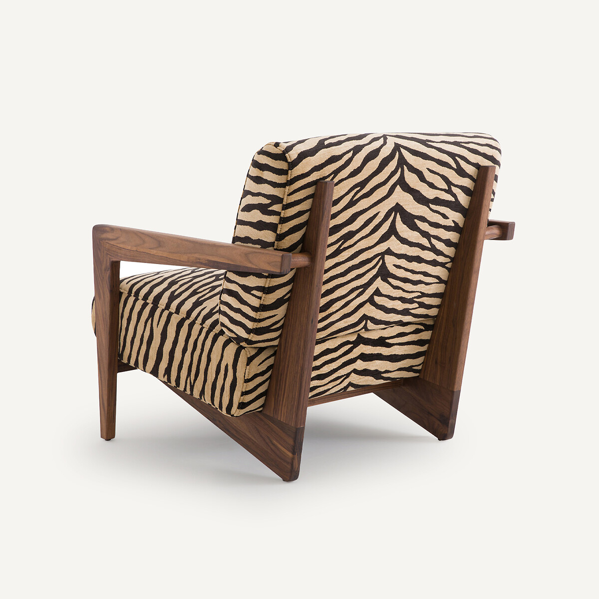 AM.PM<br>Poltrona em nogueira maciça, tecido jacquard, Izag