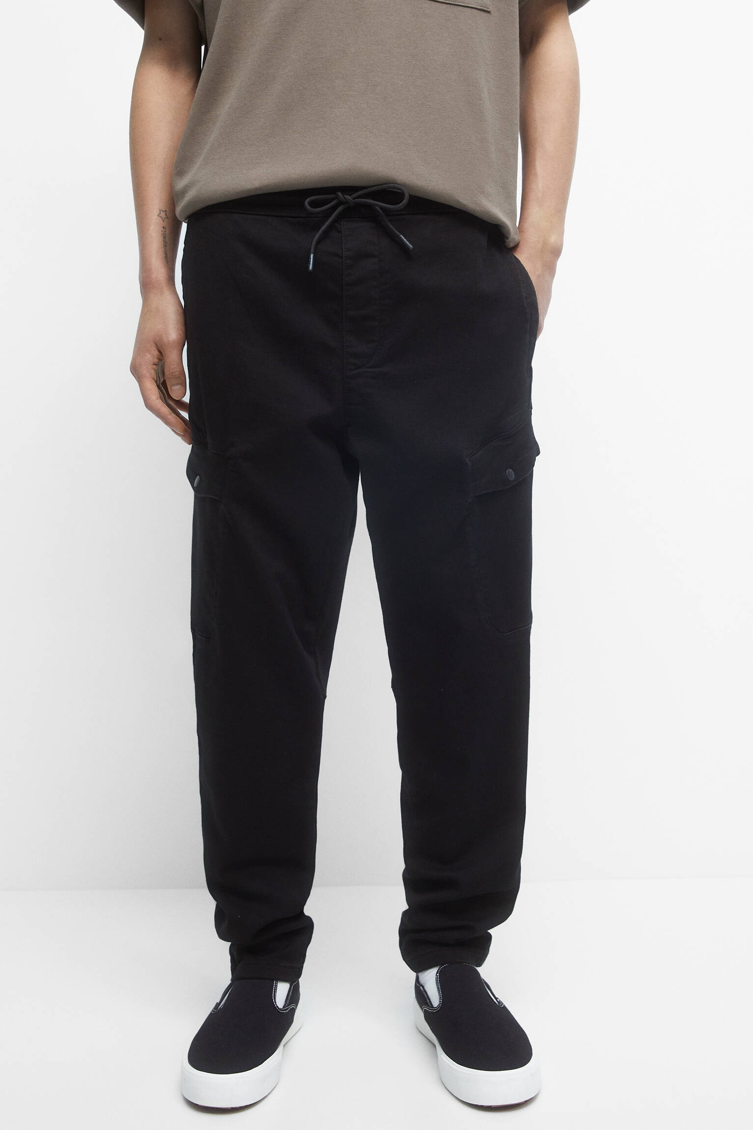 Calça jogger cargo de malha macia - preta