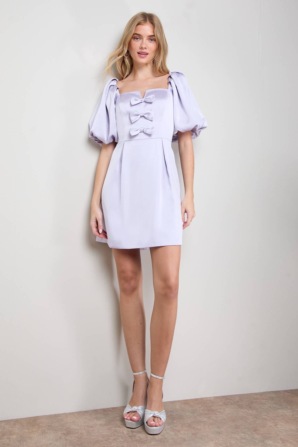 Oasis Robe Mini à Encolure Carrée avec Nœud Devant en Satin