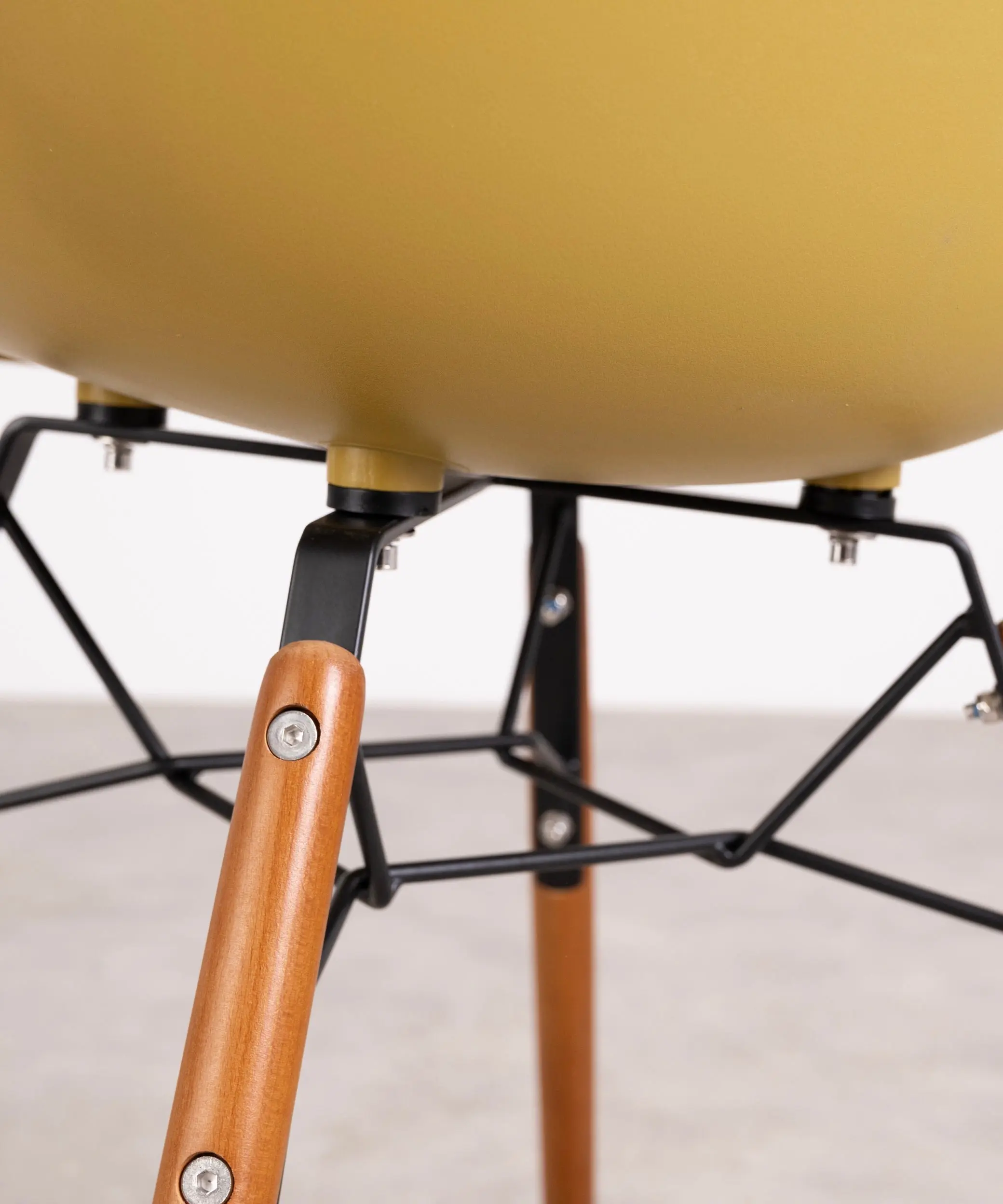 Silla de Polipropileno y Madera Elon