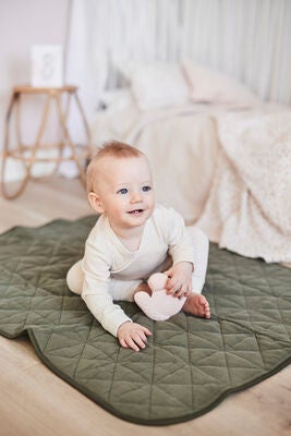 Oh, Poppy! Alba  Kviltet Teppe, Forest Green