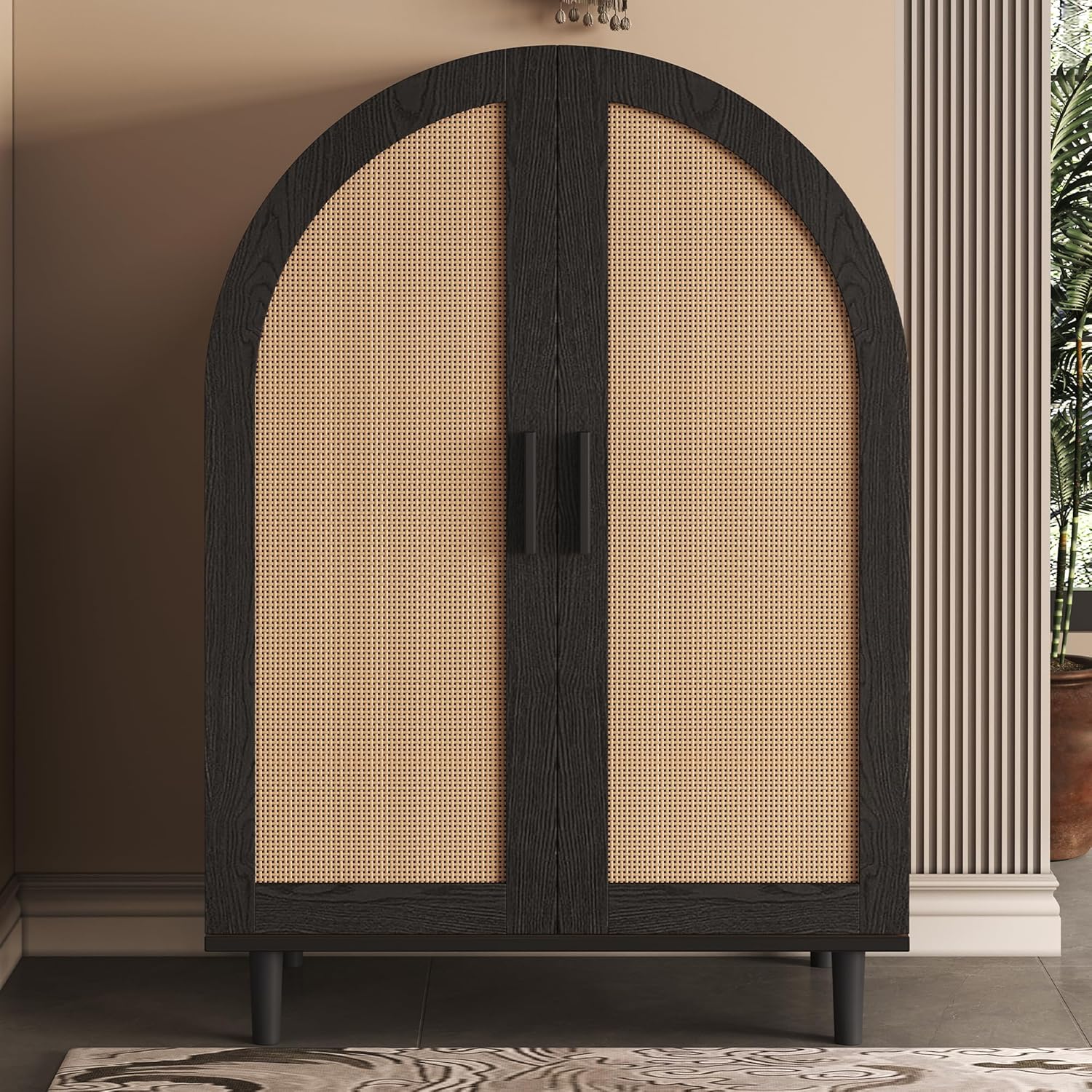 Elegantes Sideboard/Schuhschrank mit Abgerundeter Außenseite, Durchbrochenen Rattantüren und DREI Regalen.