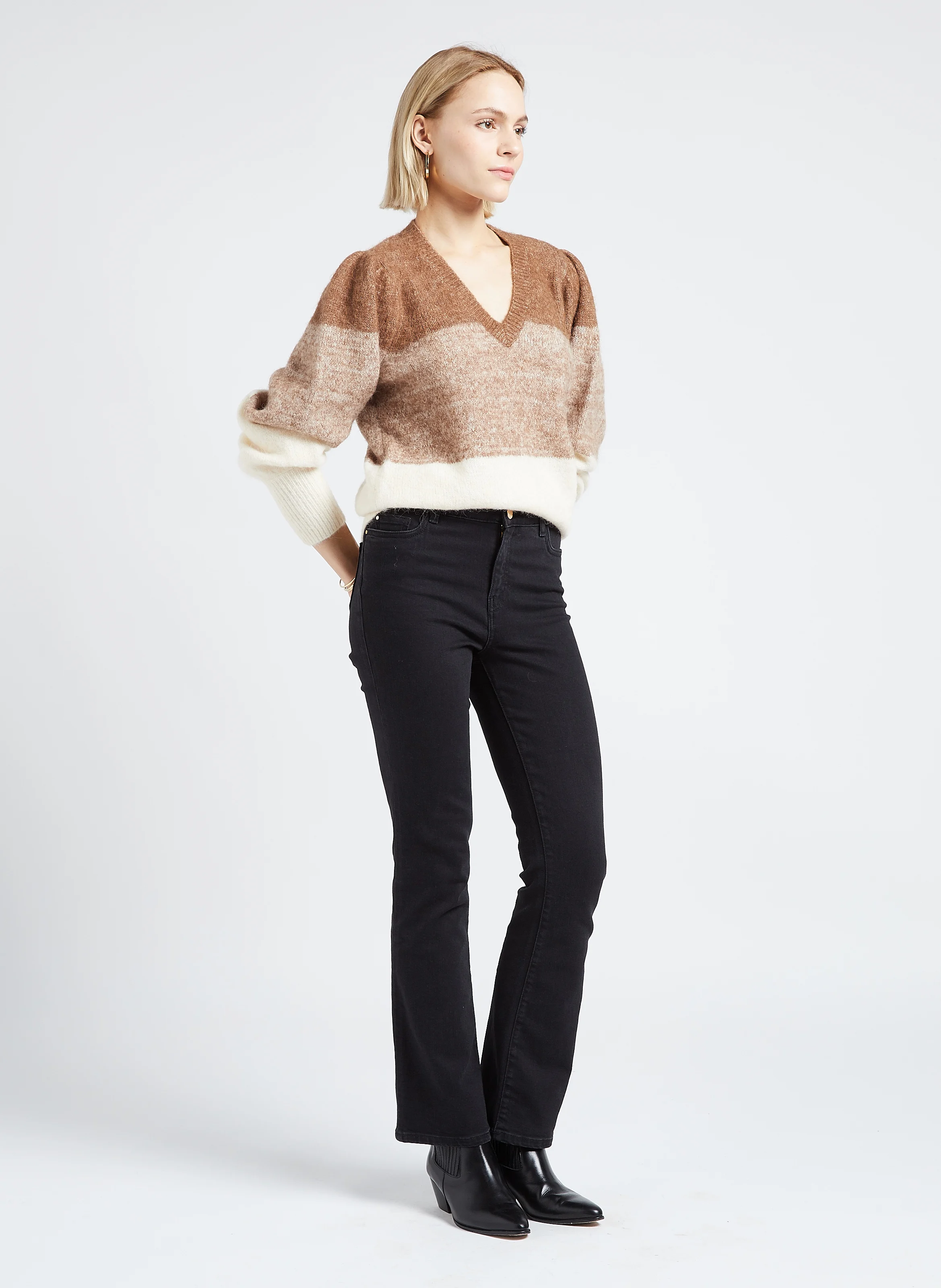 MALOU - Pull ample encolure V en maille | Marron