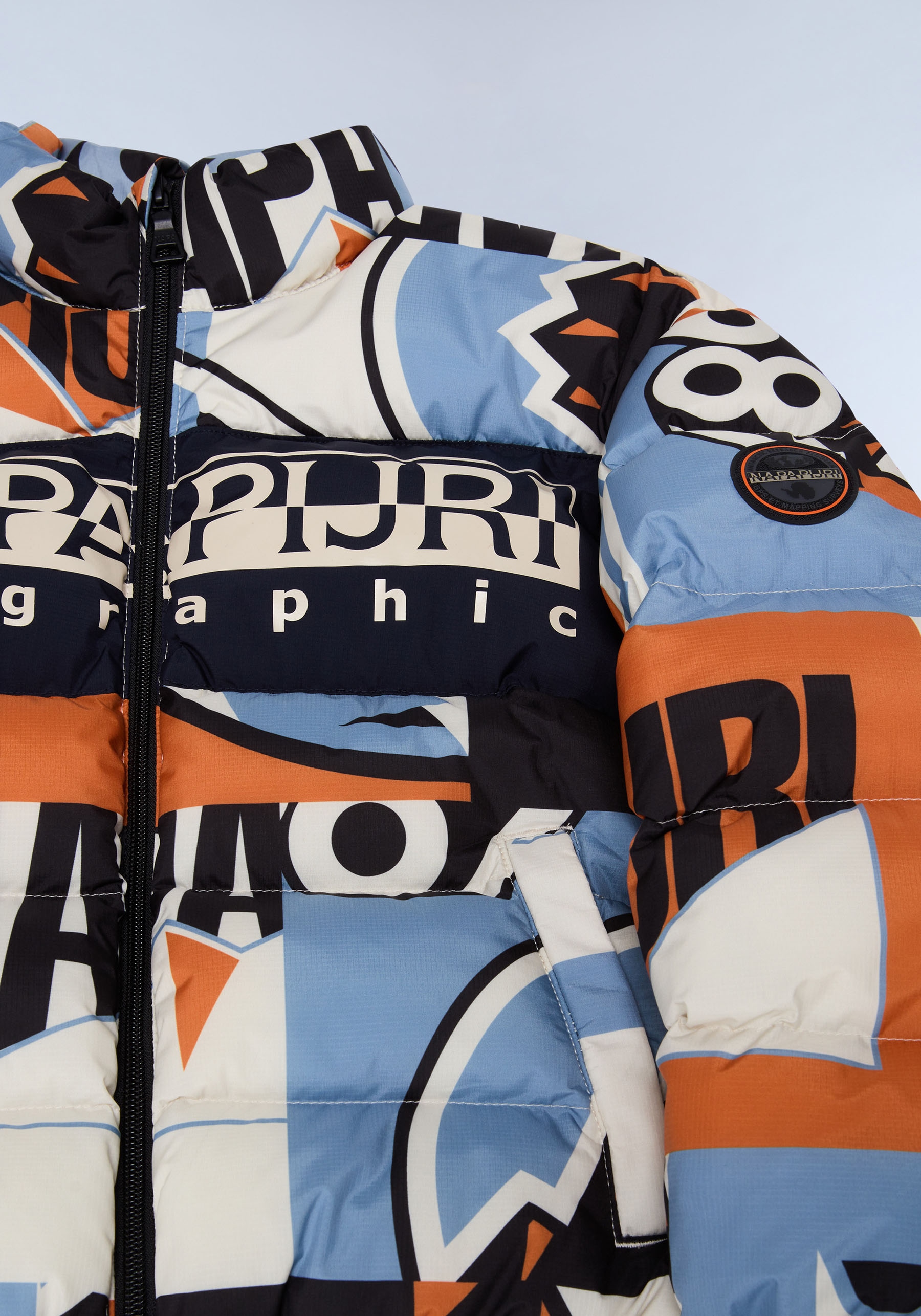 Napapijri Winterjacke ohne Kapuze Stehkragen, Alloverprint, elastische Bündchen