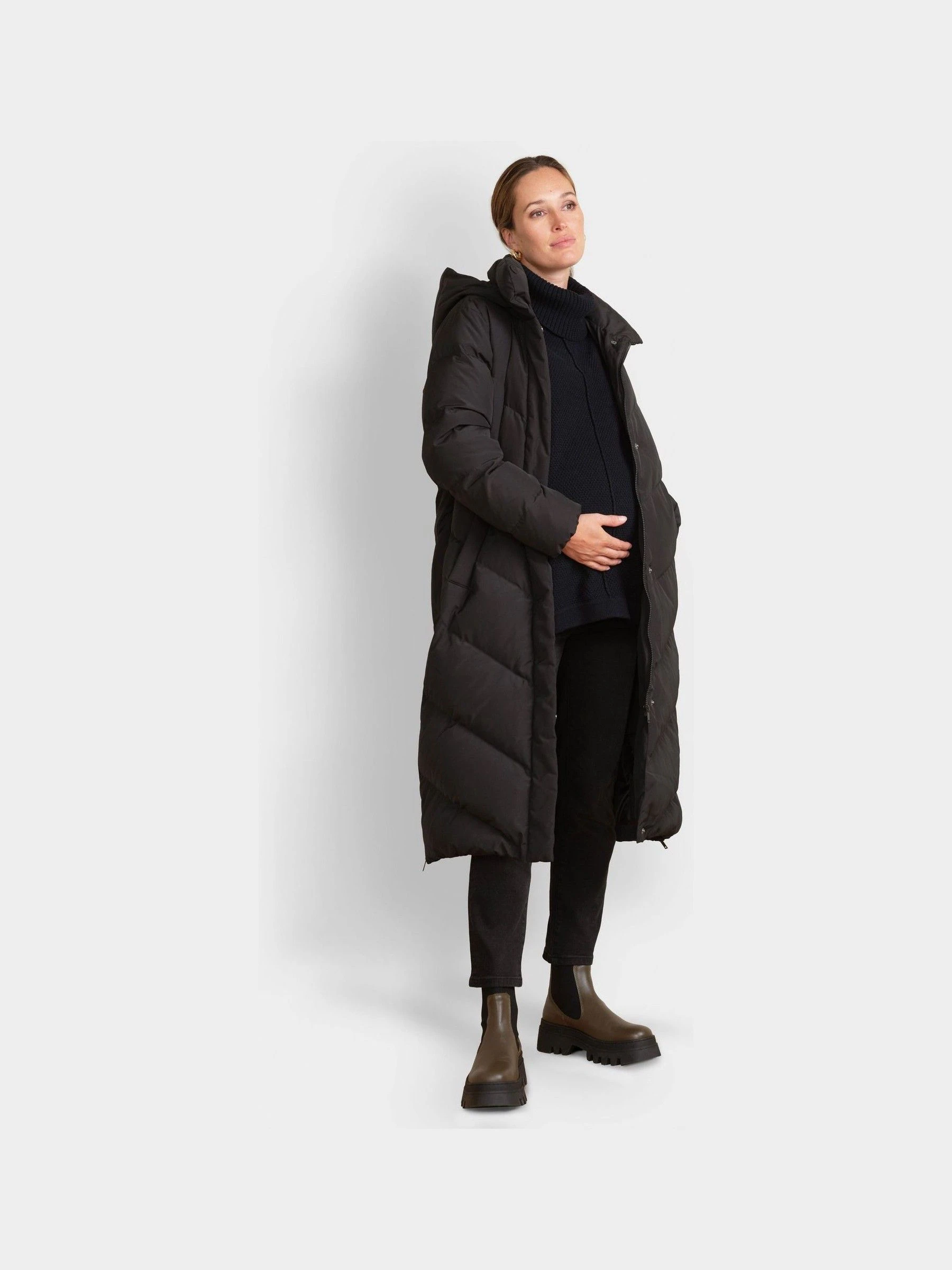 Zwart - Seraphine lange zwarte zwangerschapsjas met visgraatmotief