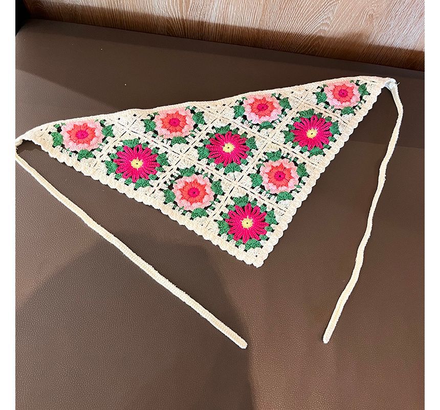 Cap Station - Gehaakte hoofddoek met bloemenmotief