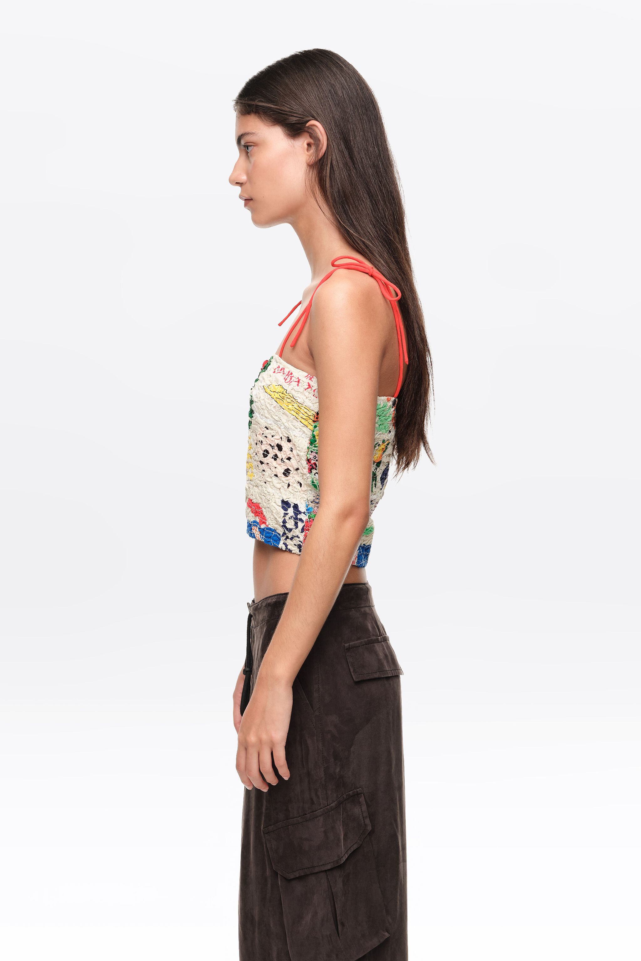 Top de verão com alças franzidas e patchwork