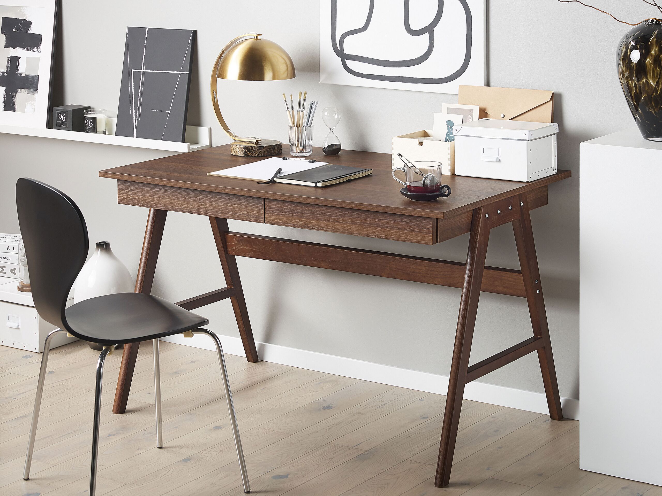 Beliani - SHESLAY - Bureau - Donkere houtkleur - MDF