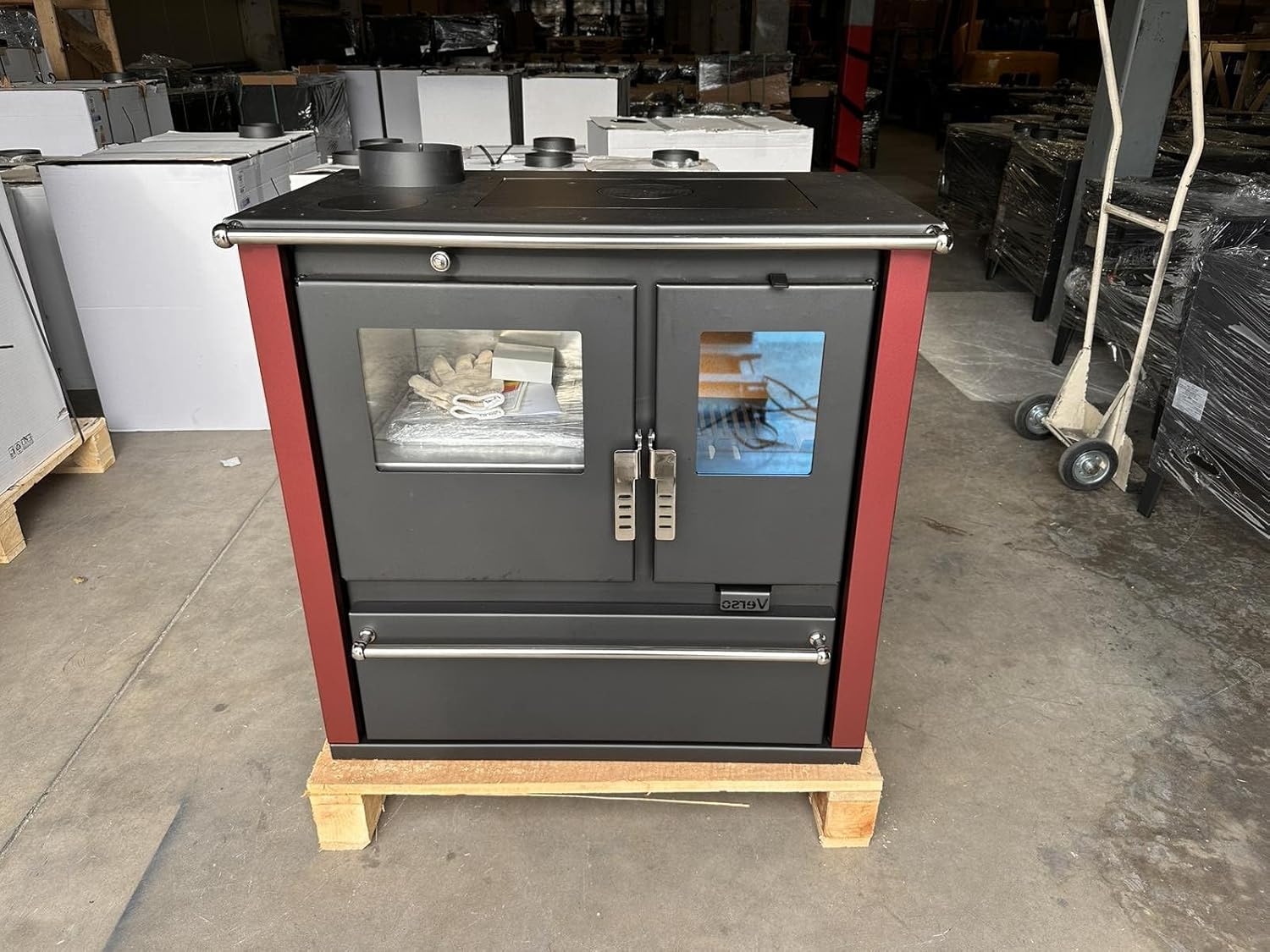 Holzofen Kochherd Verso Cs Plus Inox Links mit 7.7 kW Leistung, Großem Backfach und Robustem Edelstahldesign [Seitenpaneele in Bordeaux]