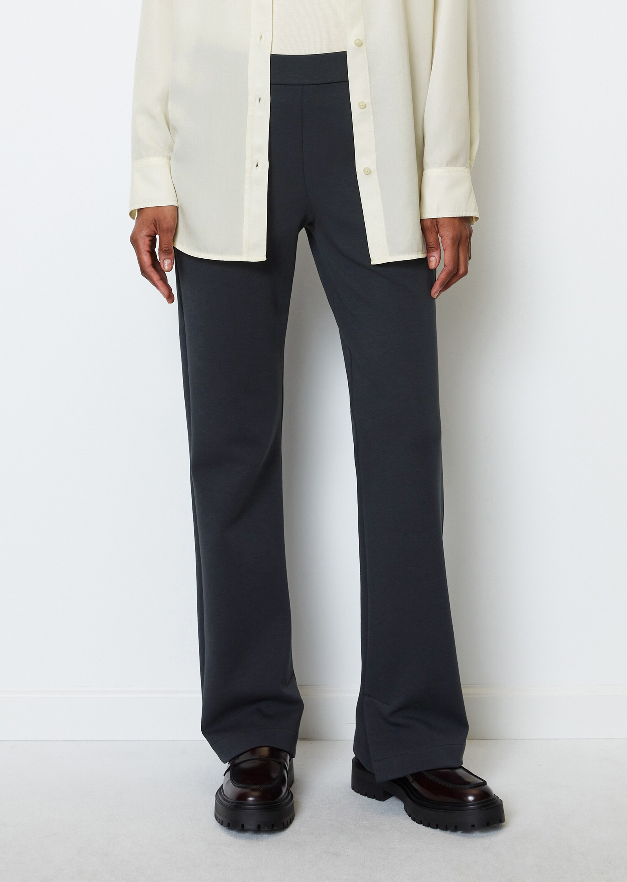 Jersey-Hose mit geschlitztem Saum regular aus Interlock-Qualität
