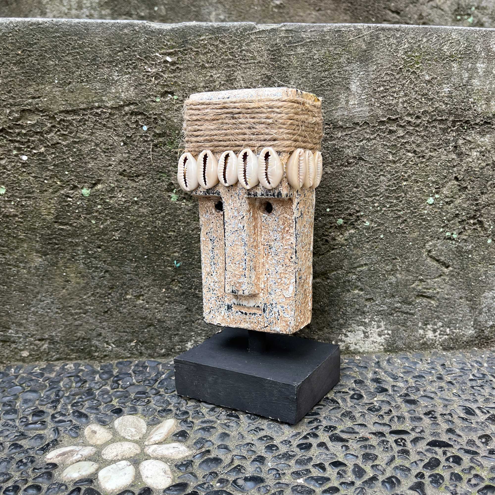 Statue 'Primitif' mit Muscheln, natur, H 20 cm, B 9 cm, L 7 cm von fischer's lagerhaus