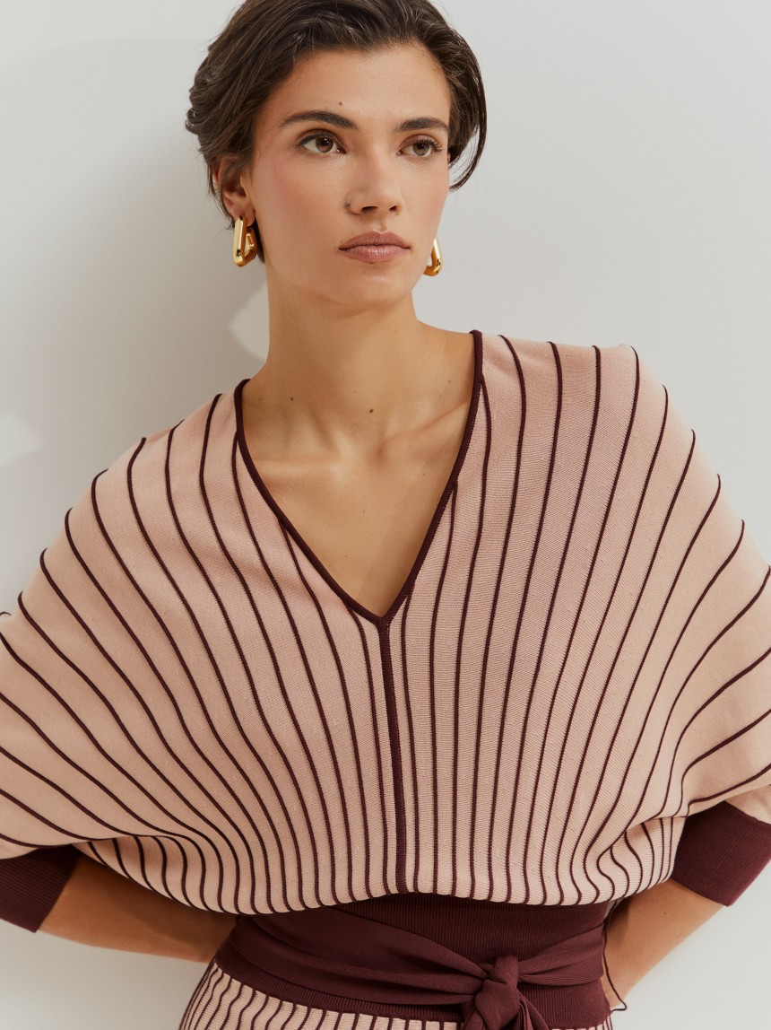 Vestido de malha evasé com riscas