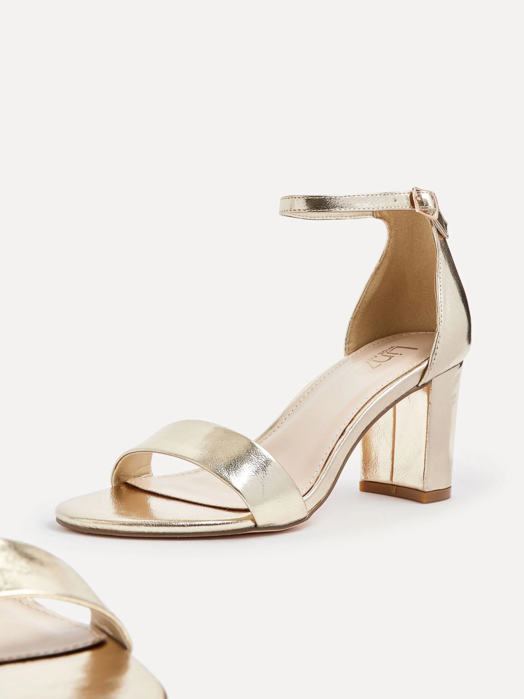 Goud - Linzi Legacy minimalistische sandalen met blokhak en wijde pasvorm