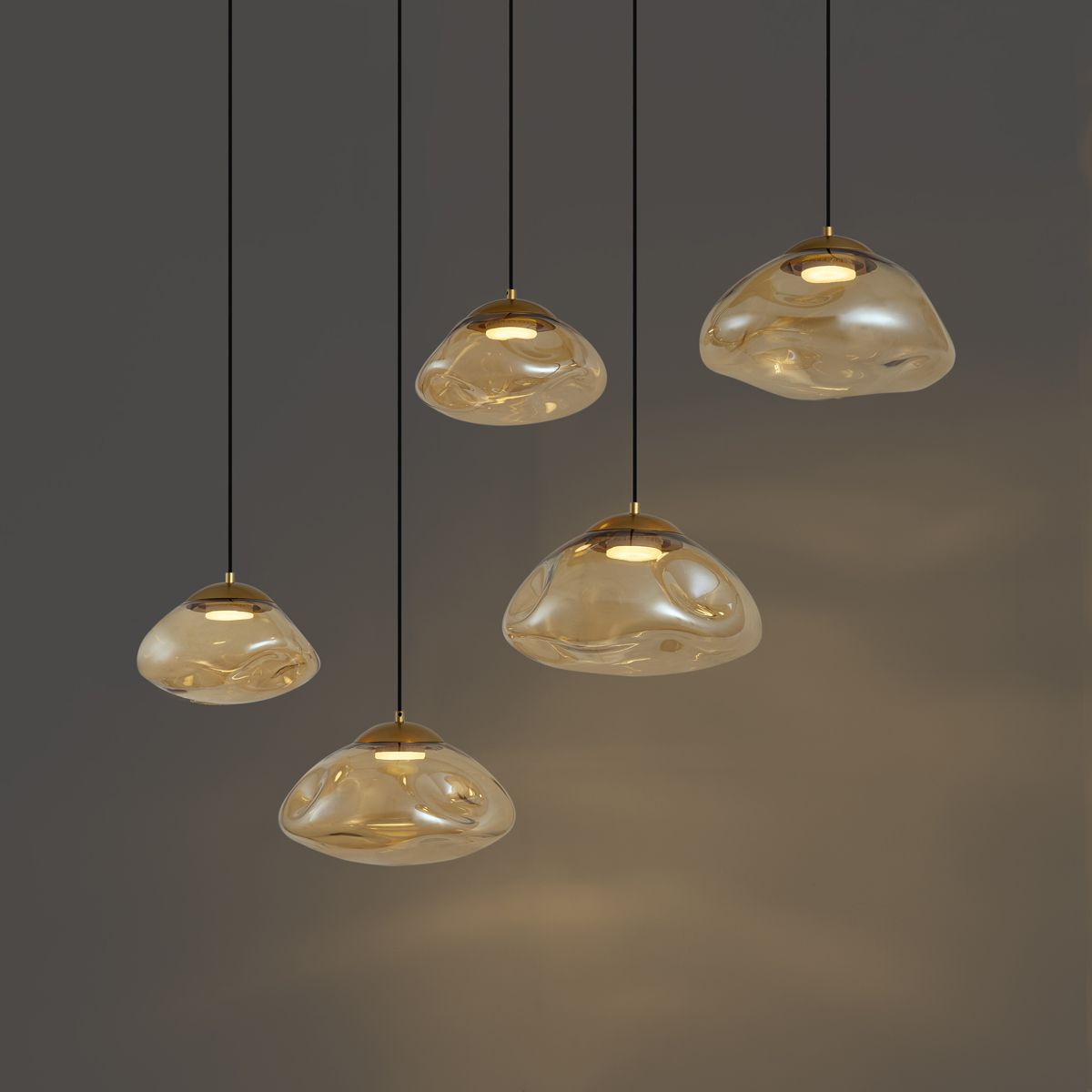 Hotel Chique hanglamp messing met amber glas 5-lichts - Gus