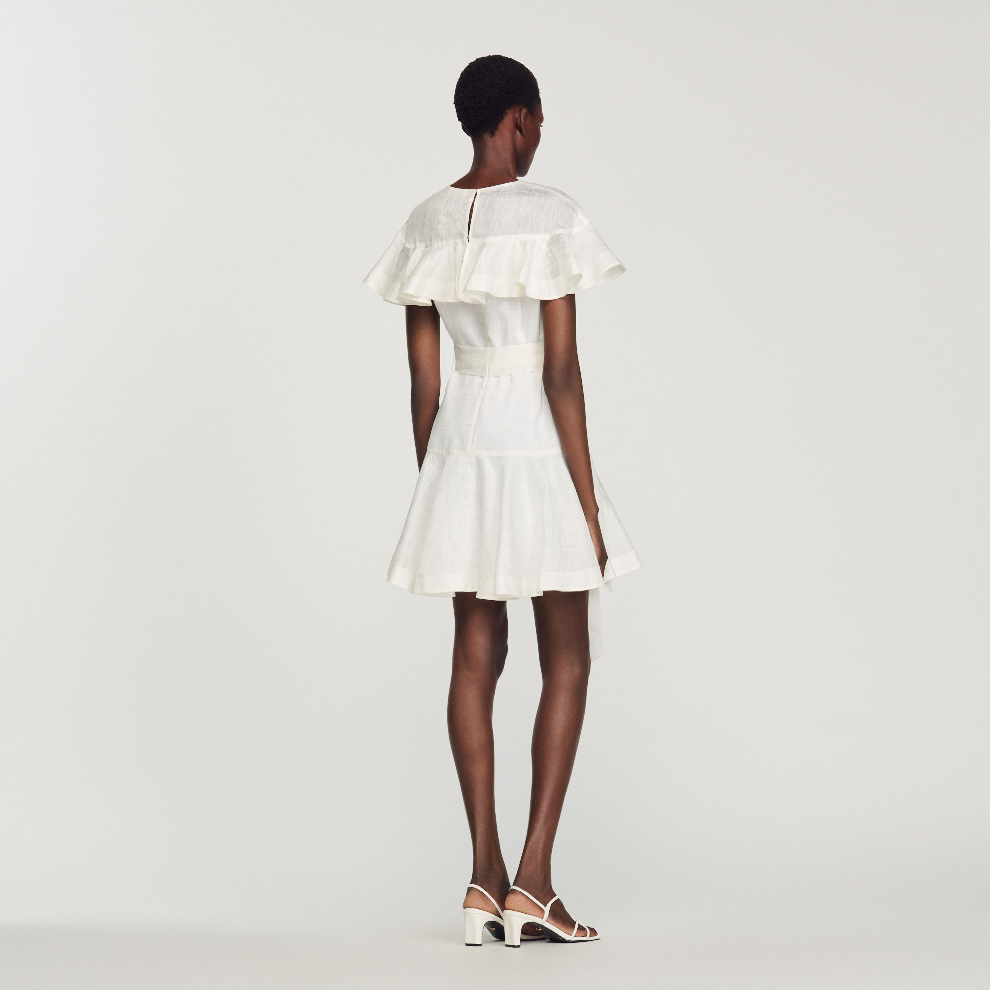 Robe courte á volant