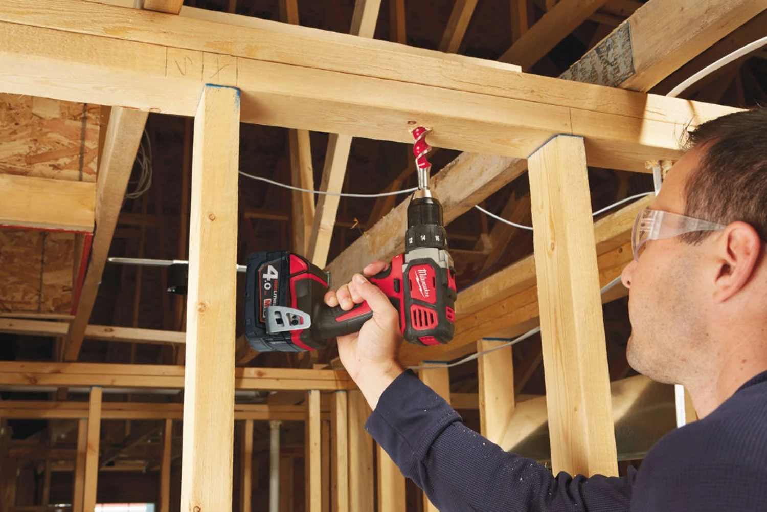 Milwaukee M18 BDD-402C 18V Li-Ion accu boor-/schroefmachine set (2x 4.0Ah accu) in koffer