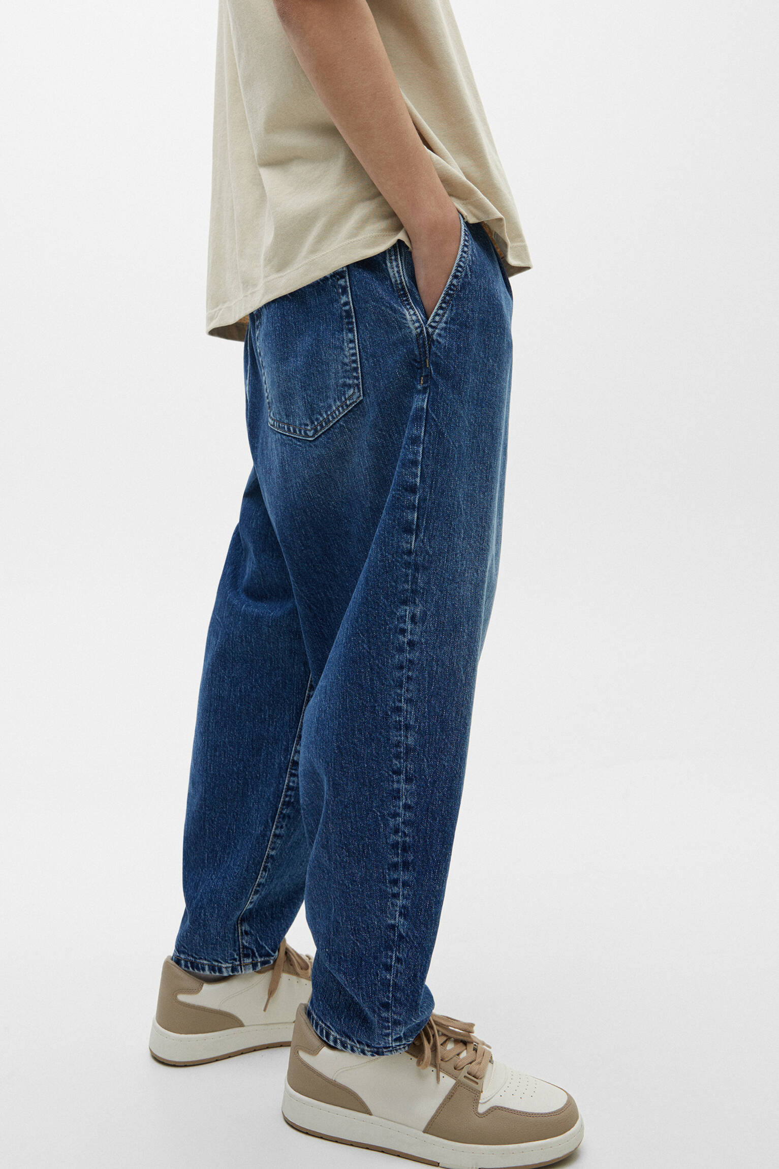 CALÇA JEANS BÁSICA DE CORTE BAGGY - AZUL MÉDIO