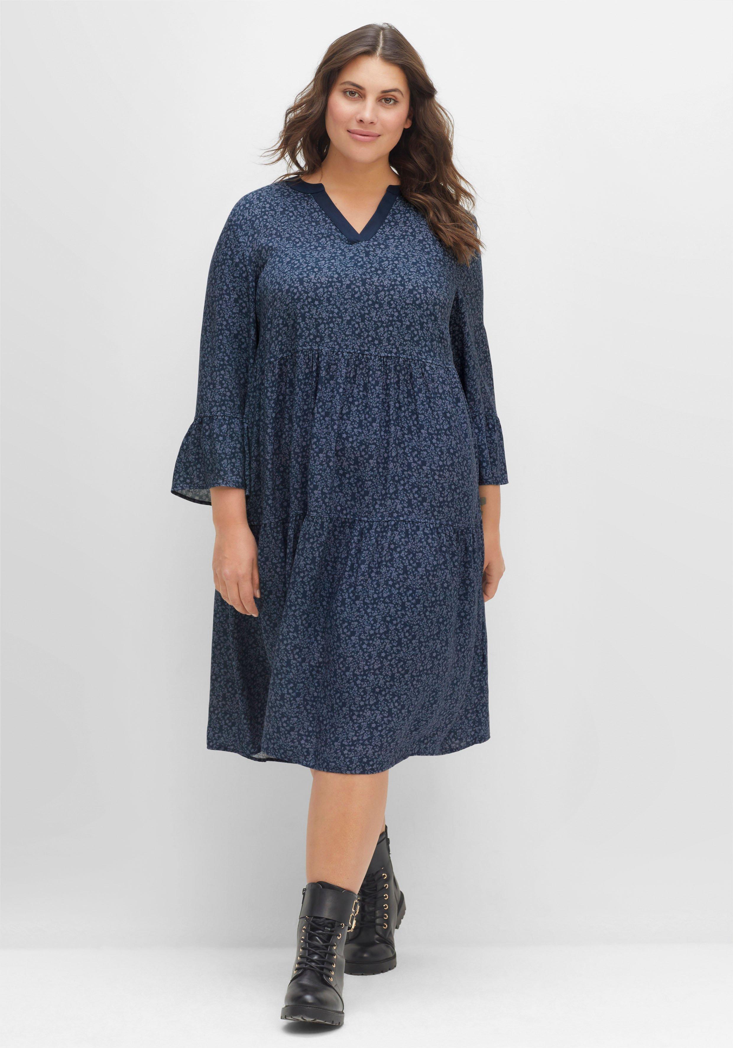 Kleid in A-Linie, mit Alloverprint und Trompetenärmeln