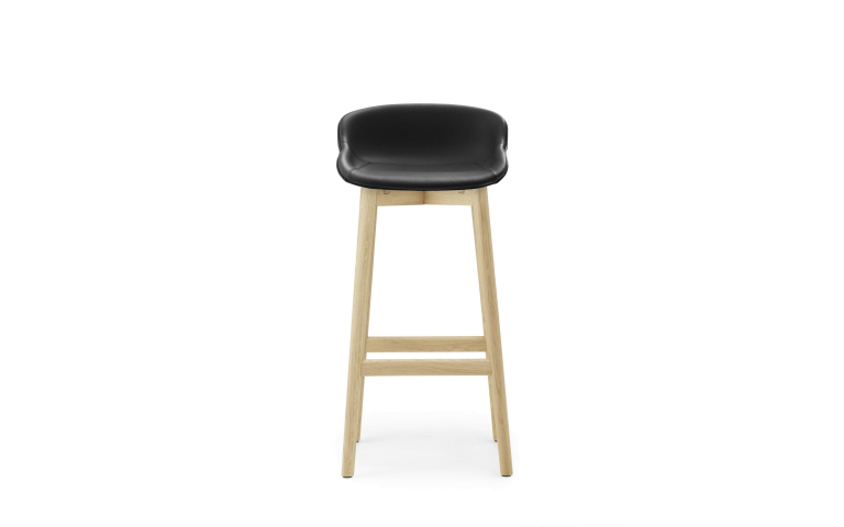 Normann Copenhagen Hyg gestoffeerde barkruk 75 zwart eiken Ultra Leather Black