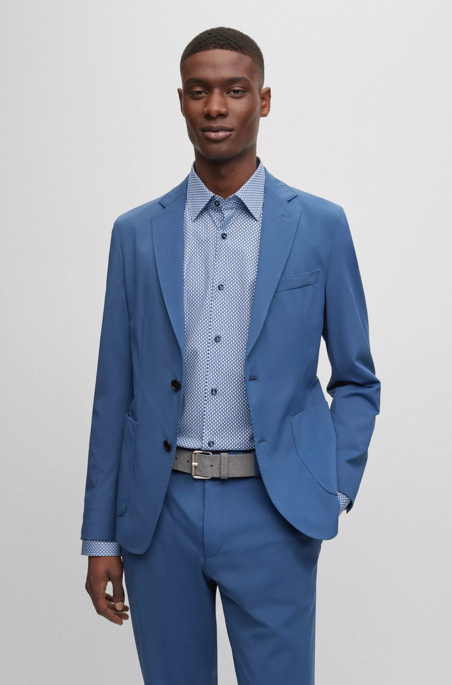 Cinto BOSS em camurça preta com fivela de rolo.