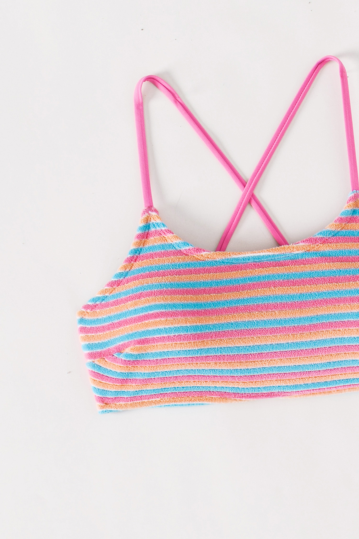 Bikini effronté à rayures multicolores et col scoop