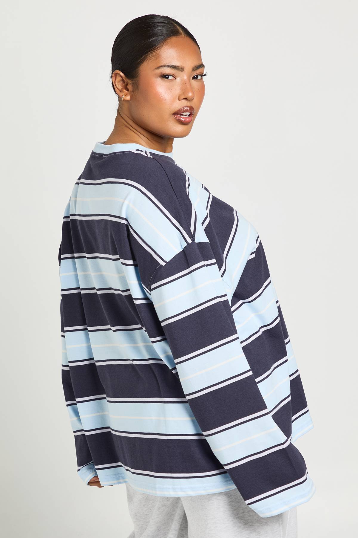 boohoo Haut Grande Taille À Manches Longues Oversize À Rayures