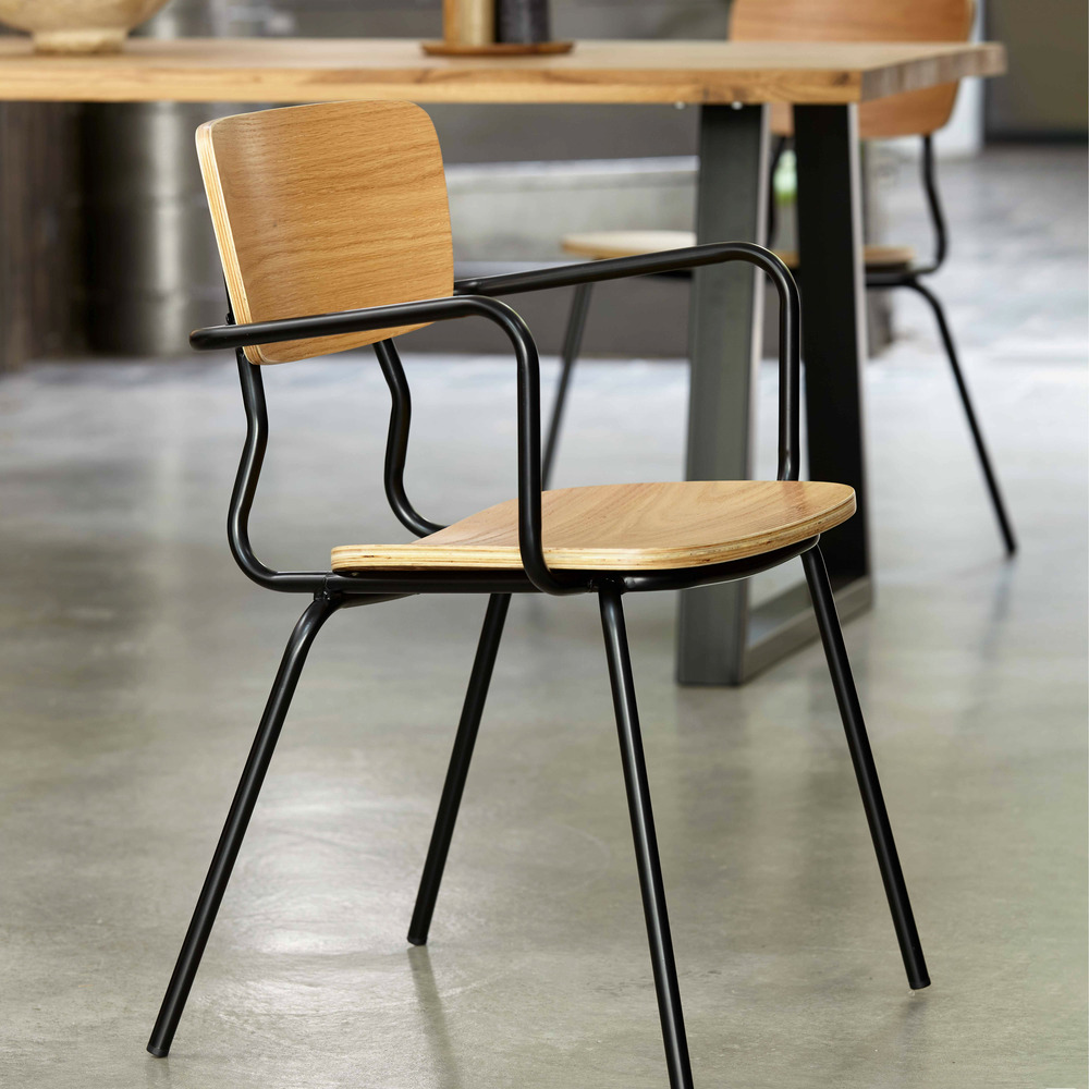 Lot de 2 chaises avec accoudoirs en bois