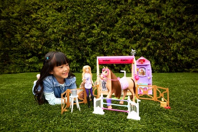 Barbie Ultimate Stall med Dukke & Hest