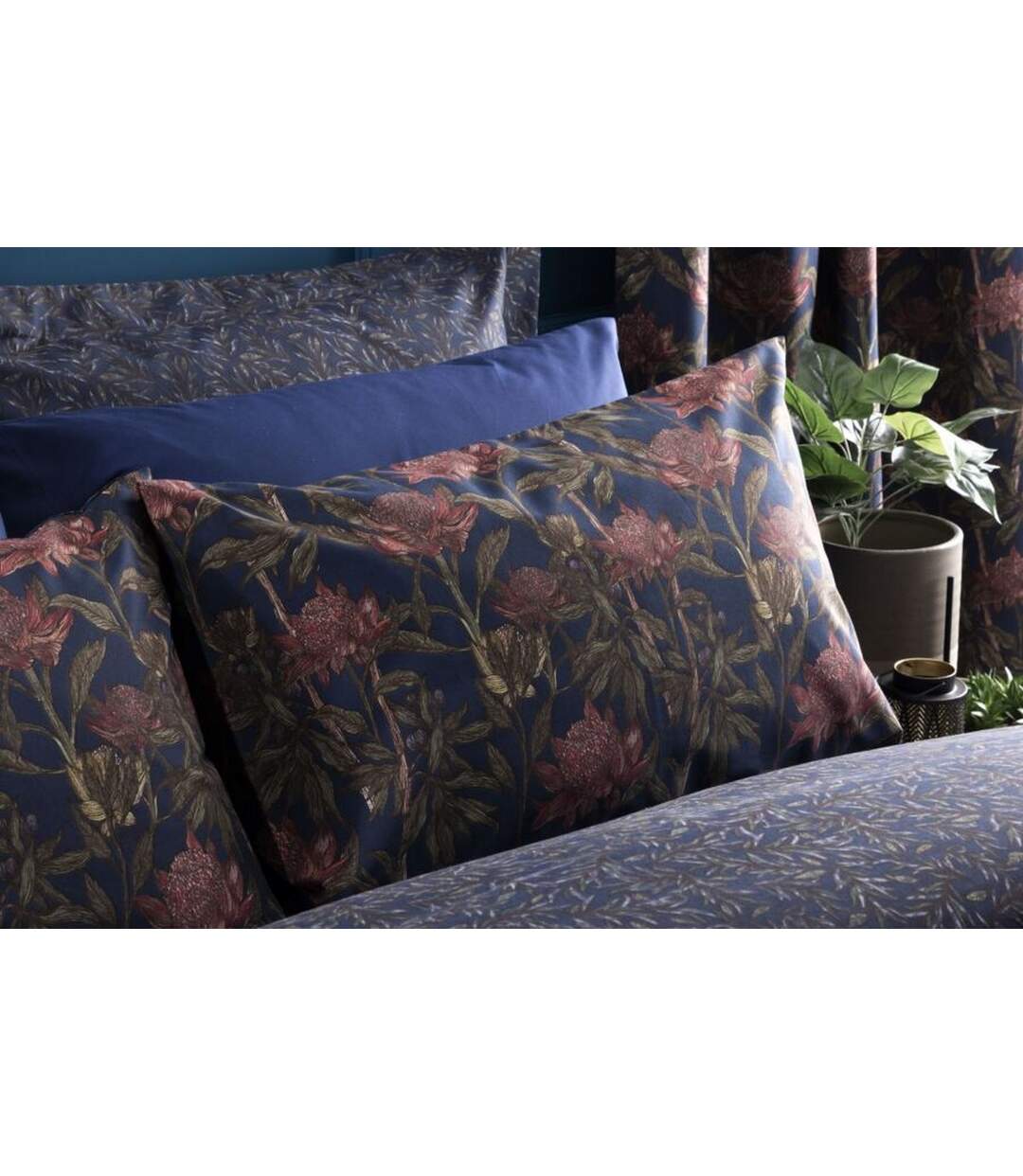 Belledorm - Parure de lit WILD GARDEN (Bleu marine / Rose) - UTBM428