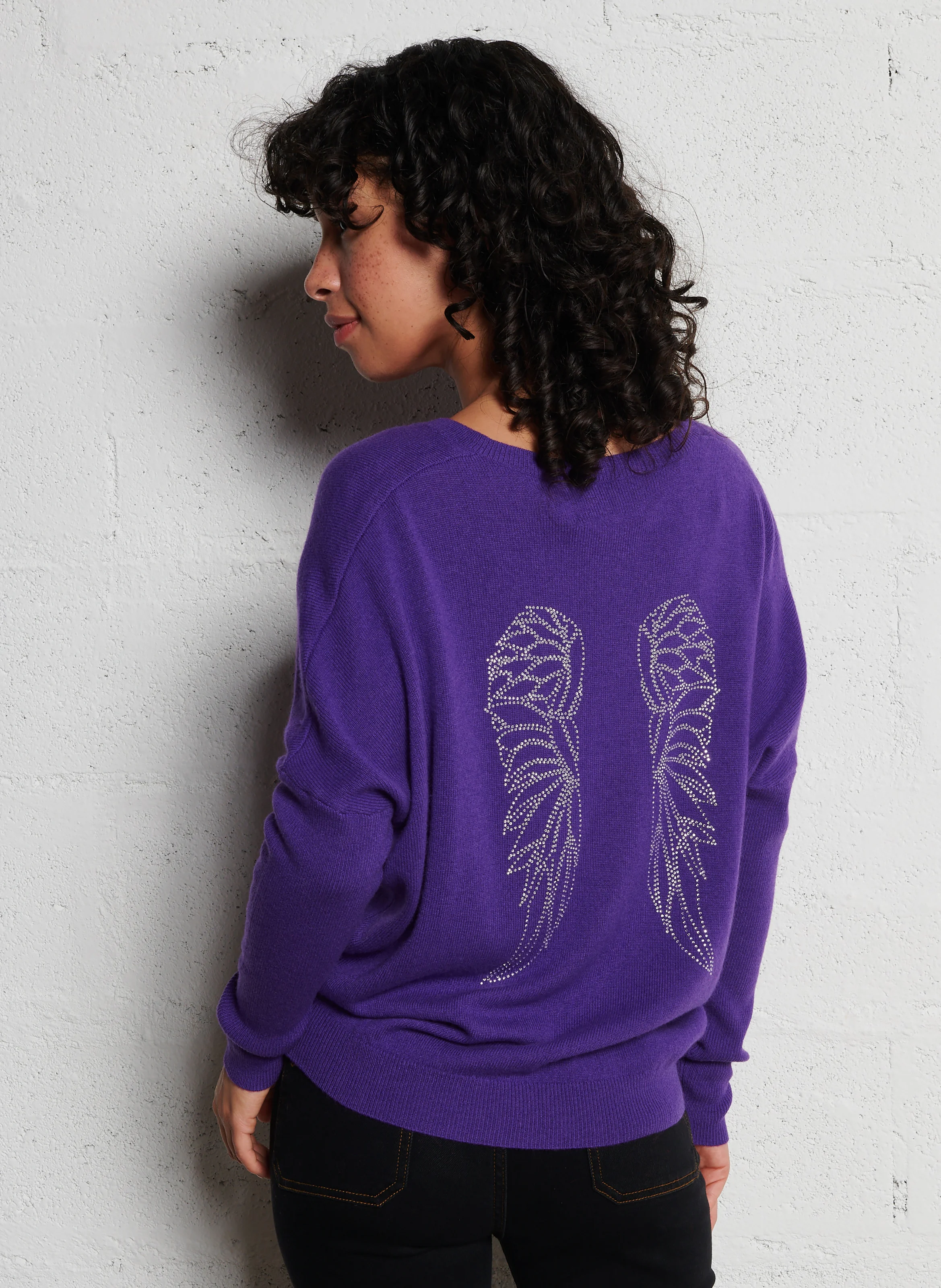 AUROLA - Pull ample col V à strass en laine et cachemire | Violet