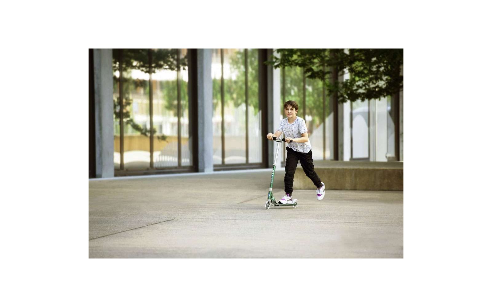 Micro Sprite LED klappbarer Aluminium Scooter mit LED-Rollen Wald Grün