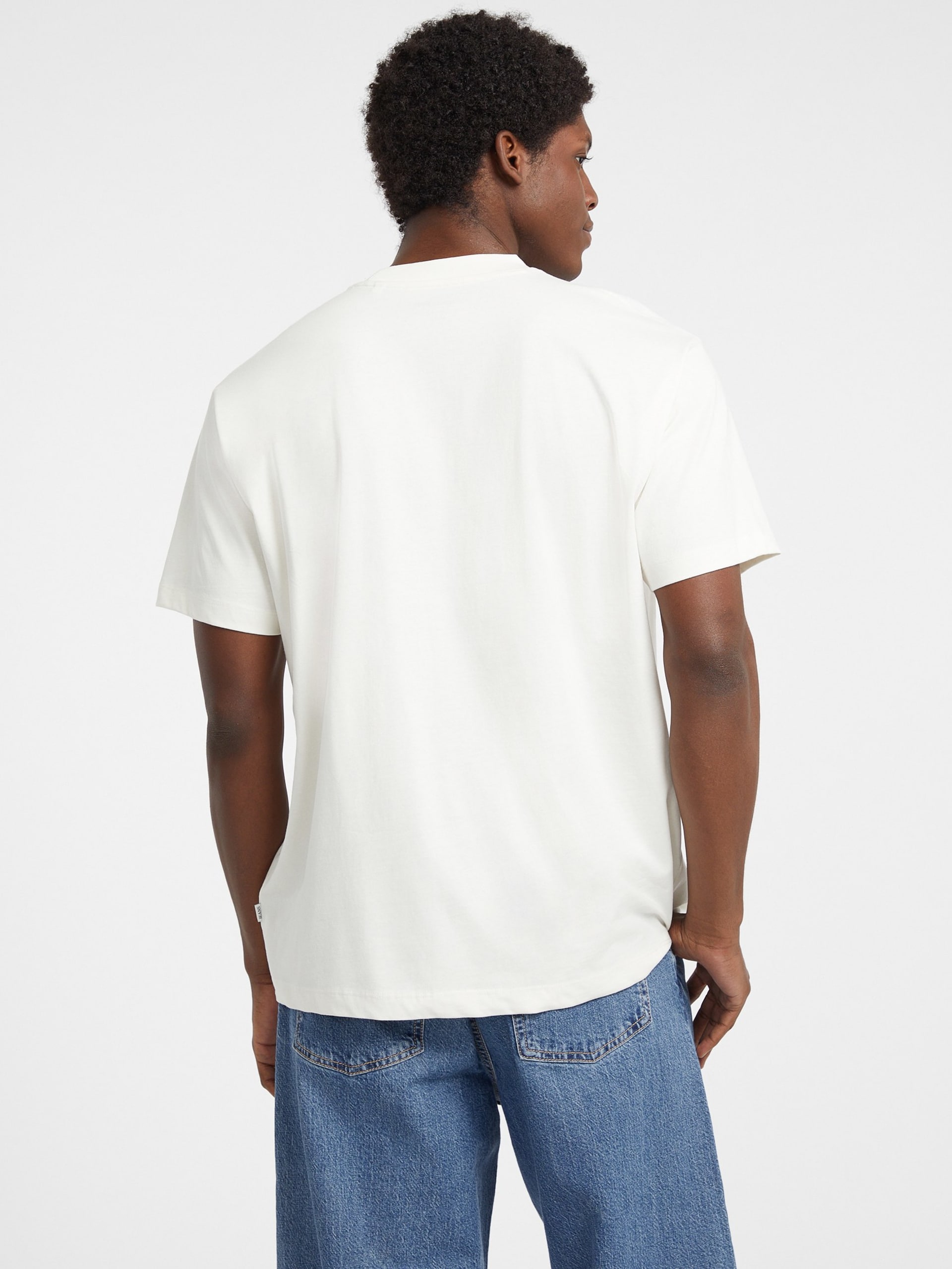 Camiseta com logo grande
