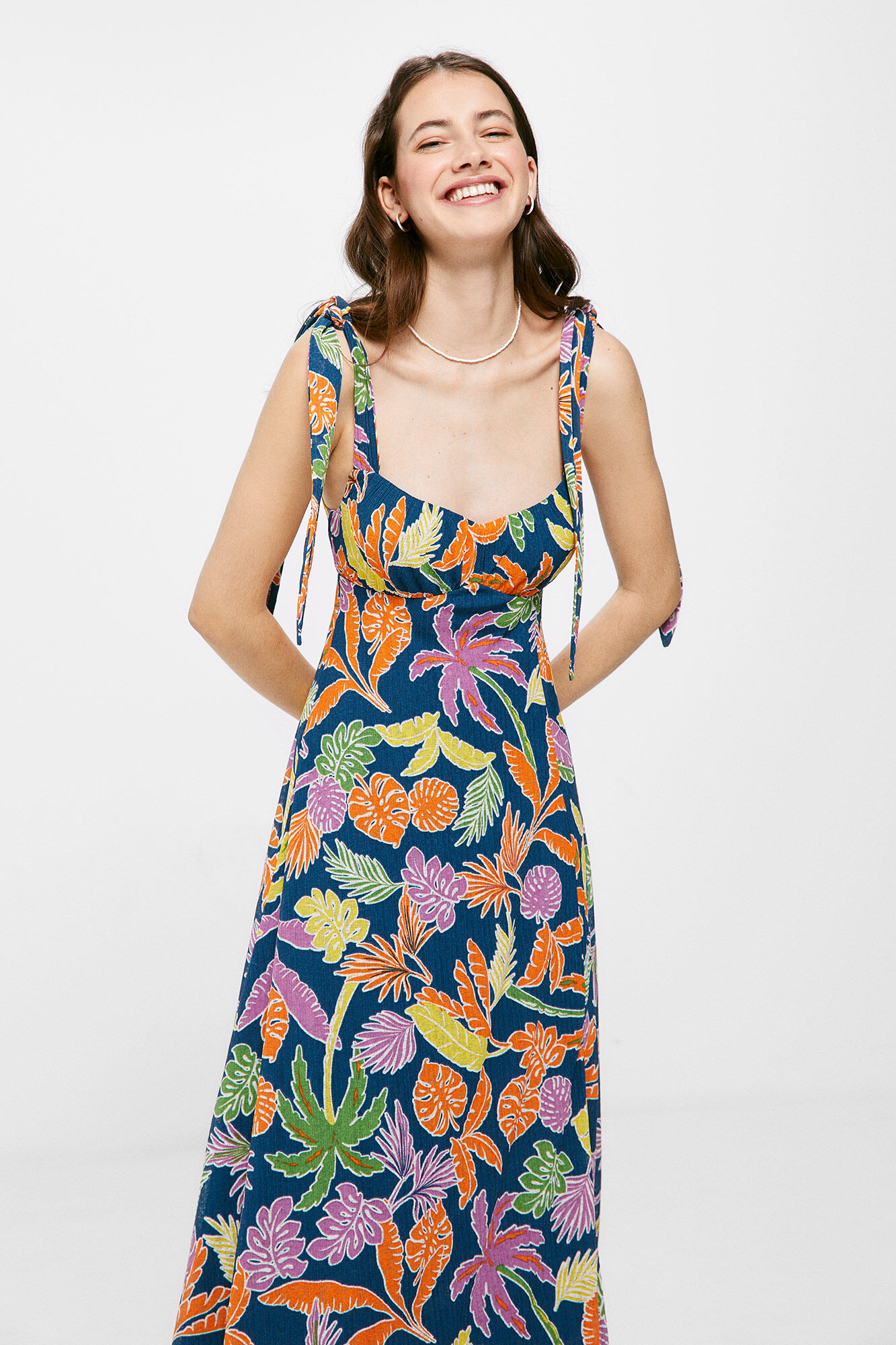 Vestido midi com estampa tropical - azul