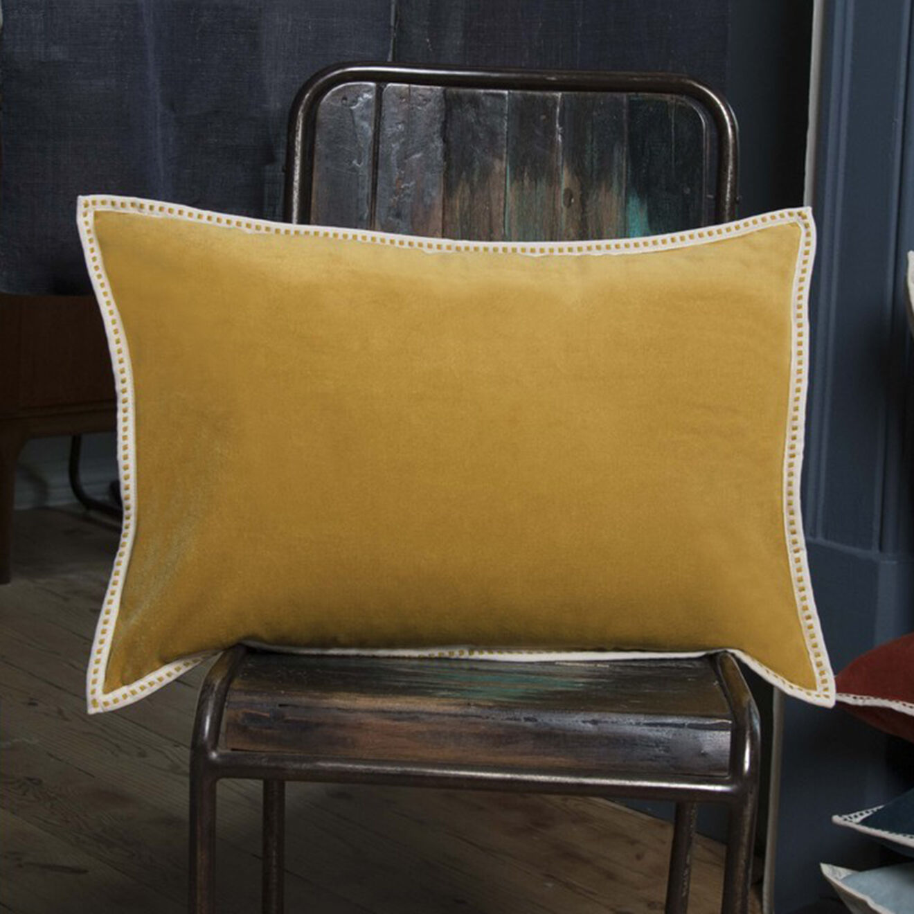 Febronie Housse de coussin velours Ella jaune moutarde