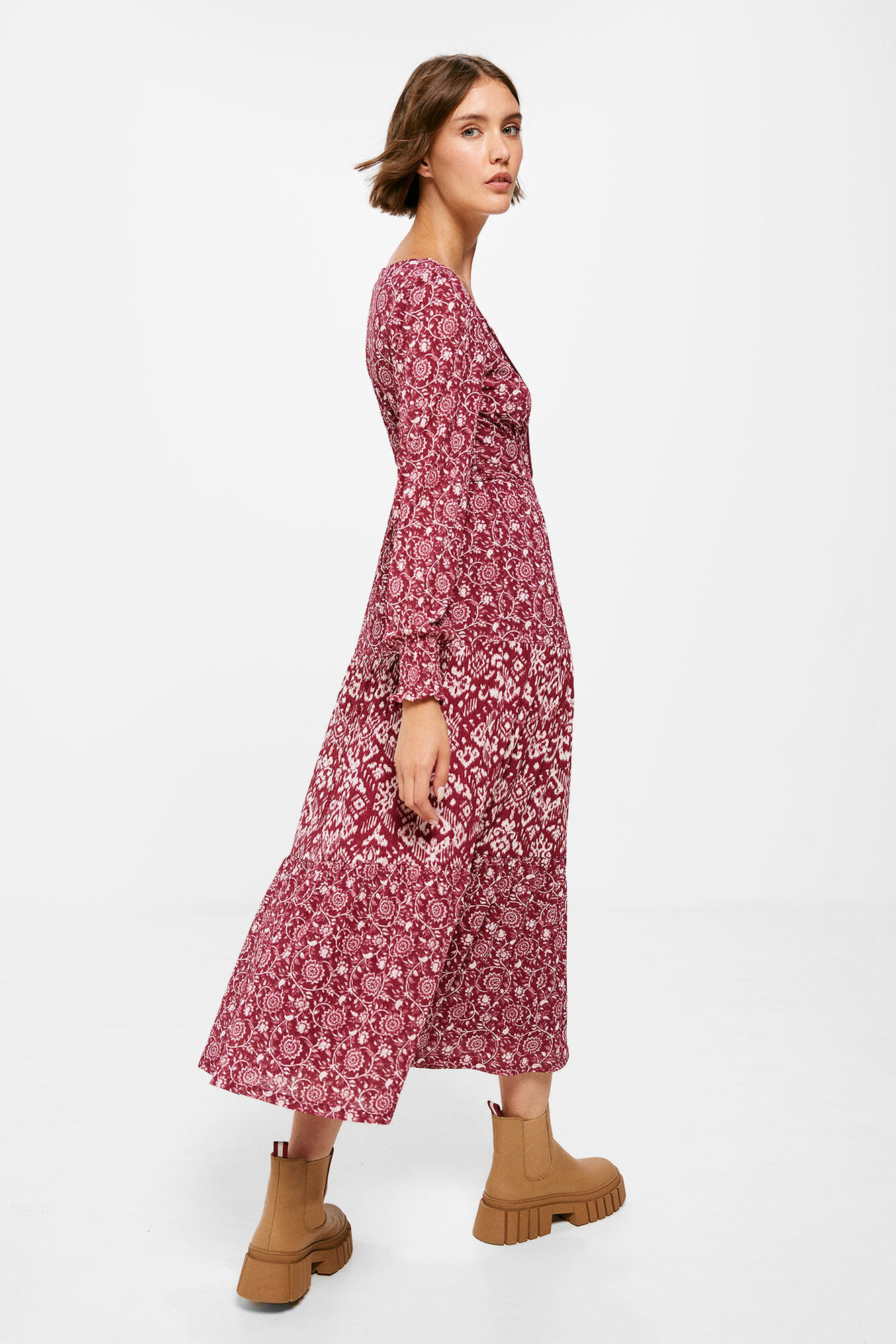 Vestido midi com estampa em painéis