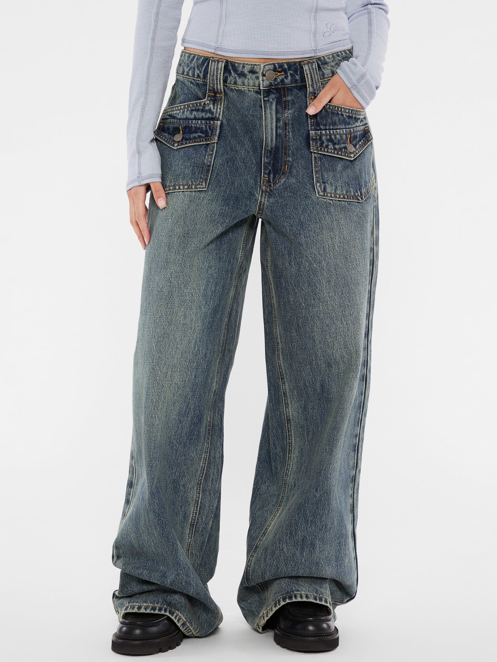 Calça jeans de perna larga com bolsos duplos aplicados da GUESS Originals