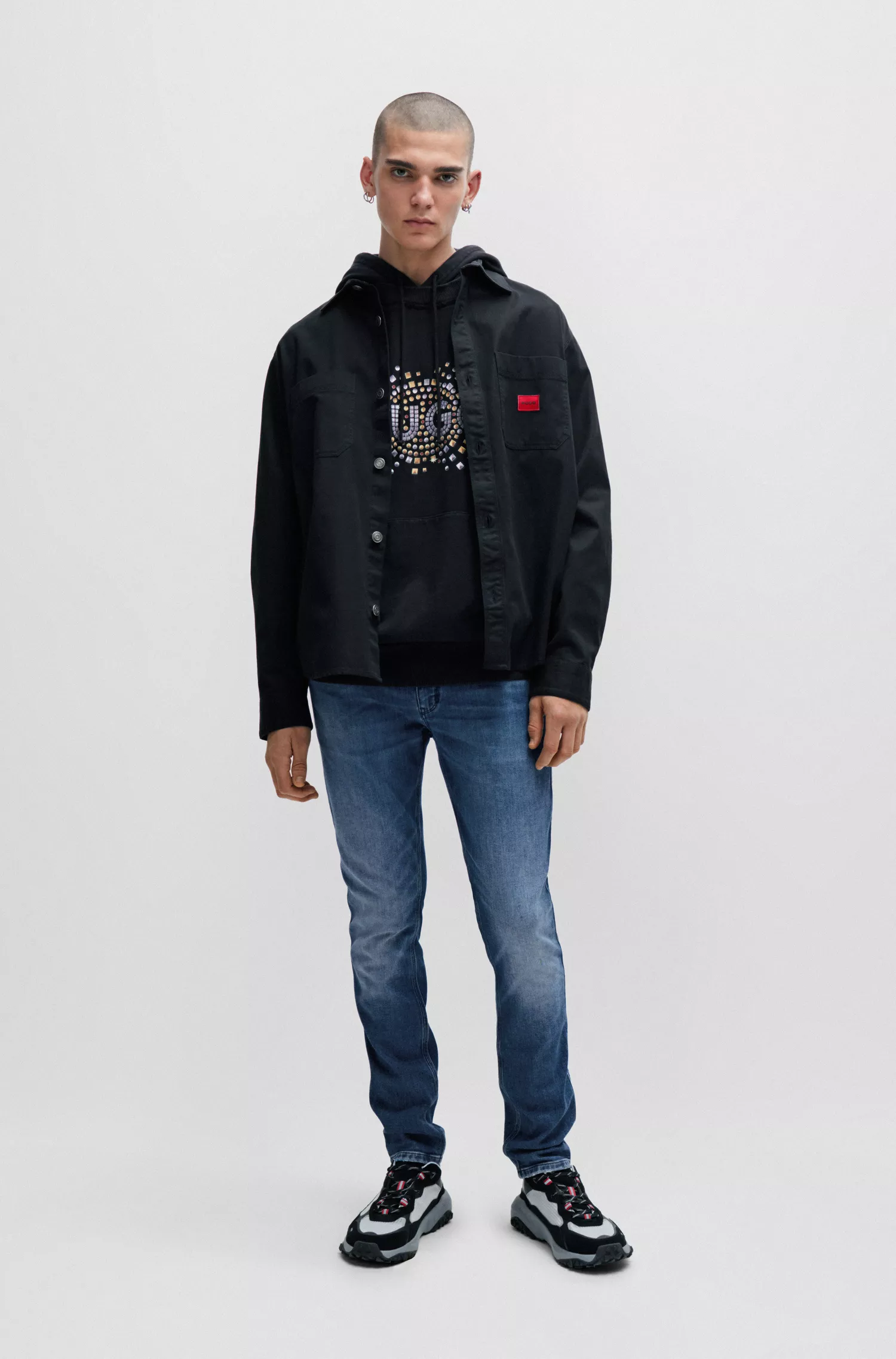 Calça jeans HUGO vermelha, extra slim fit, em denim azul com elasticidade confortável.