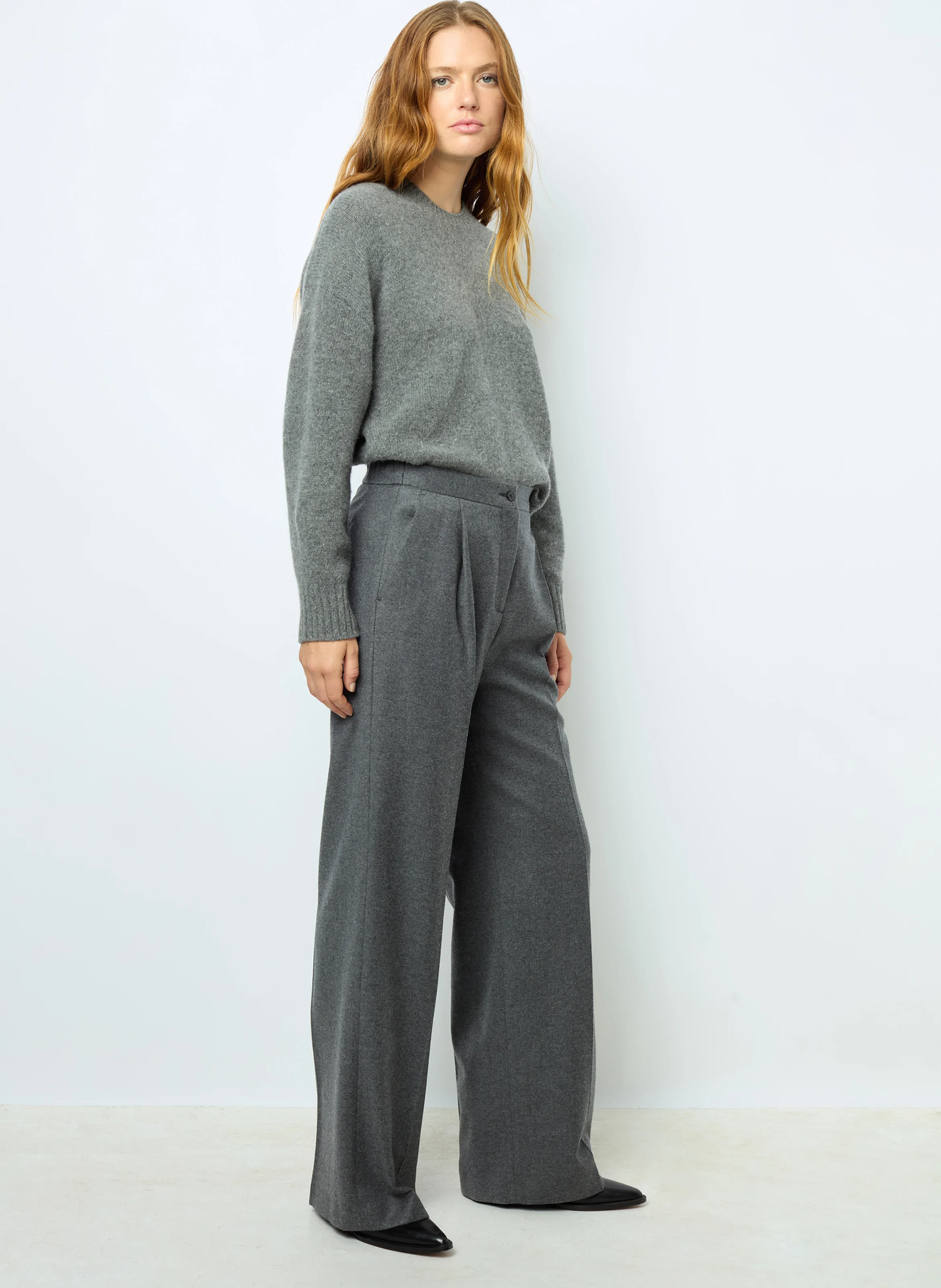 NIA - Pantalon évasé en laine mélangée | Gris