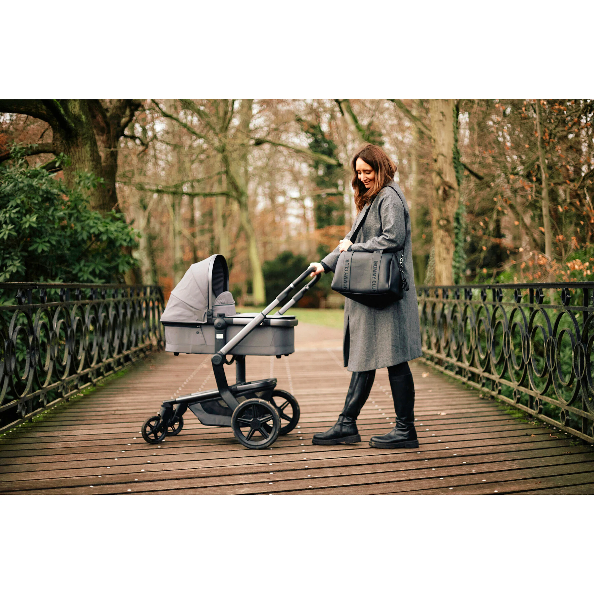 Childhome Wickelhandtasche MOMMY CLUB aus Lederimitat schwarz