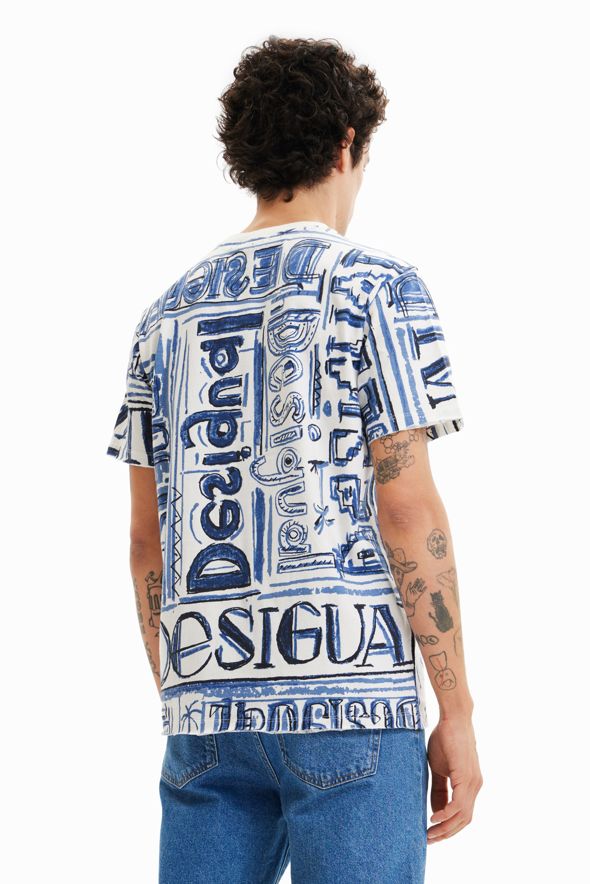 T-shirt logo arty