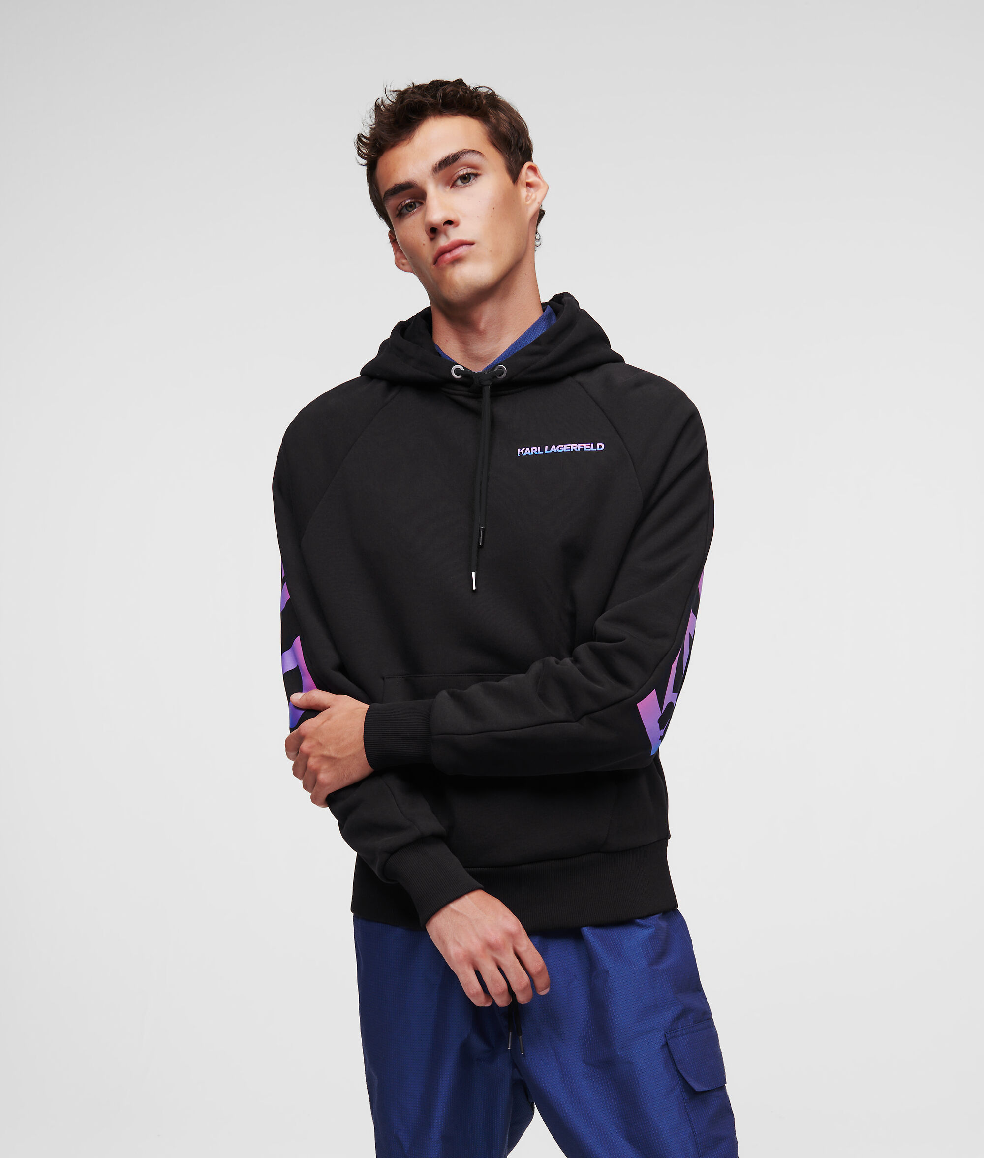 SWEAT À CAPUCHE AVEC LOGO KARL OMBRÉ