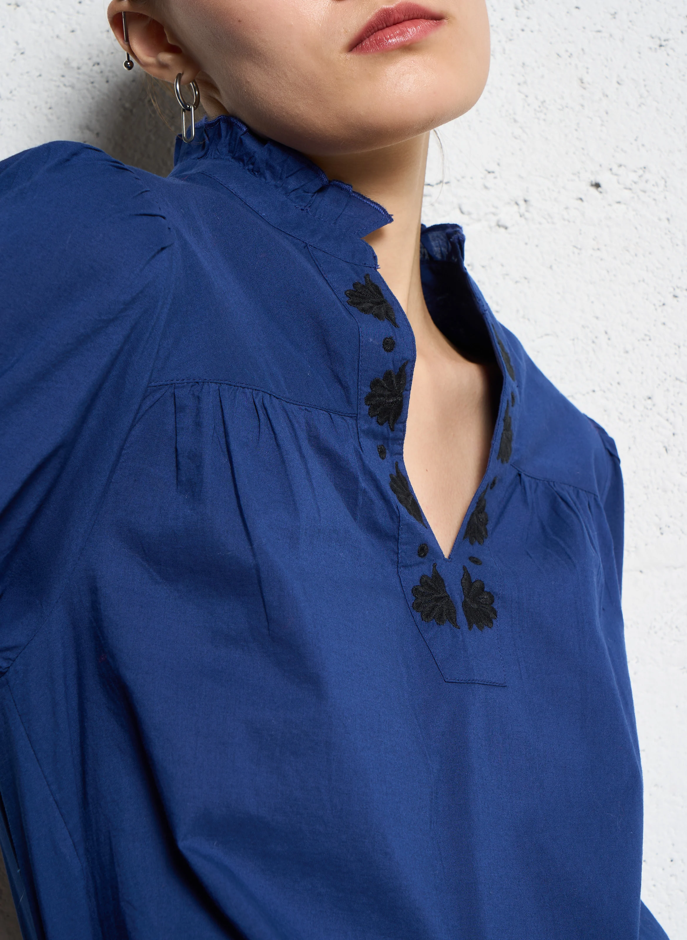 TEFITIS - Blouse col V ample en coton brodé | Bleu